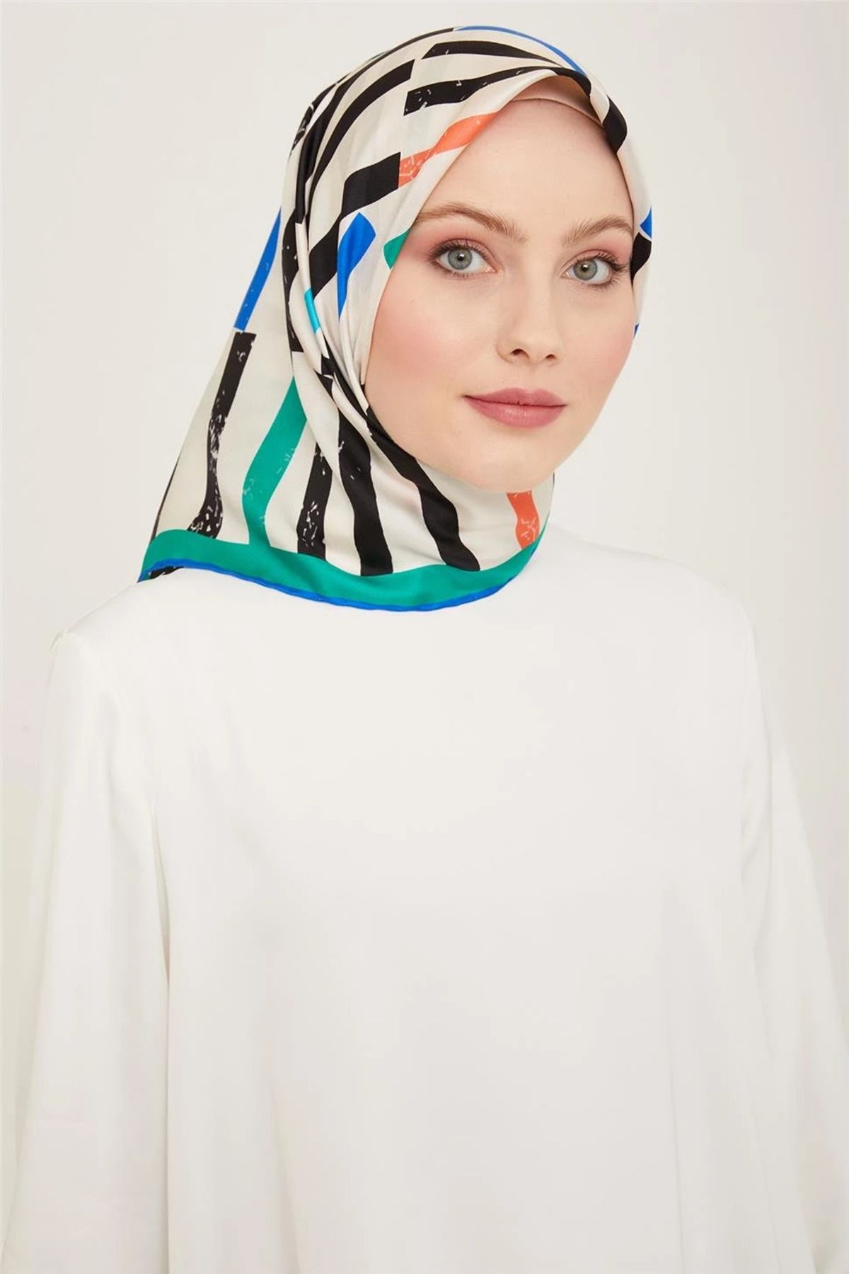 Armine Sura İpek Eşarp 9101D (S ) 90 x 90 Yeşil - Krem 82