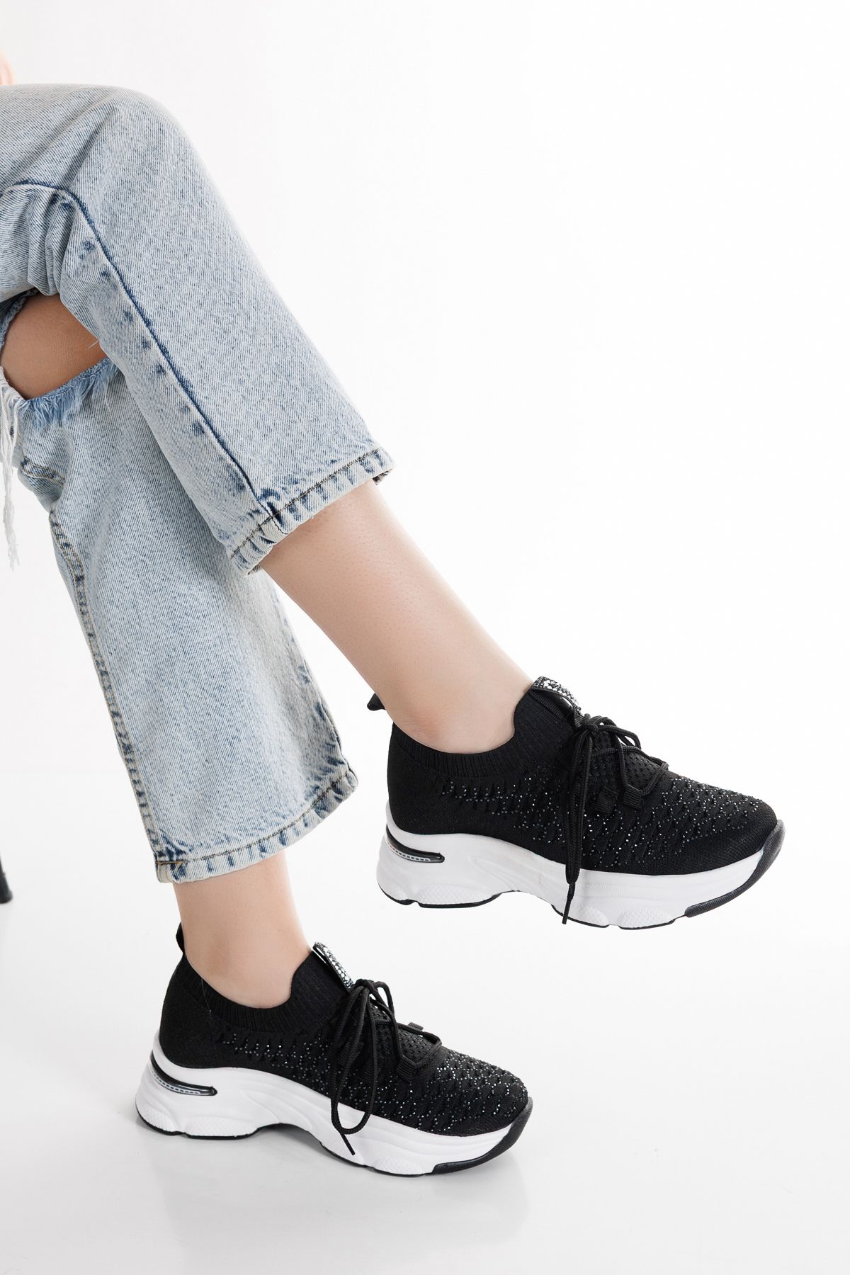 Moda Hanım Taşlı Siyah-Beyaz Triko Bağcıklı Rahat Kalıp Sneaker Spor Ayakkabı
