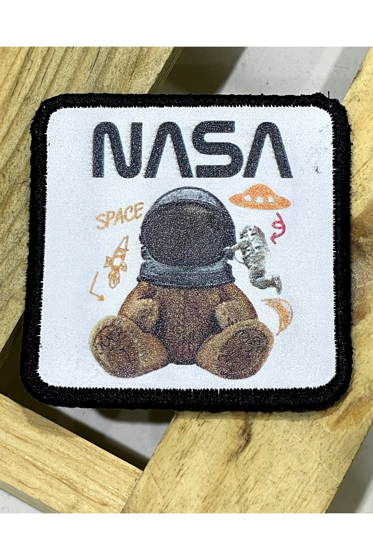 Higo Man Değiştirilebilir Kare Patch – Figürlü, Yazılı, Temalı Modeller