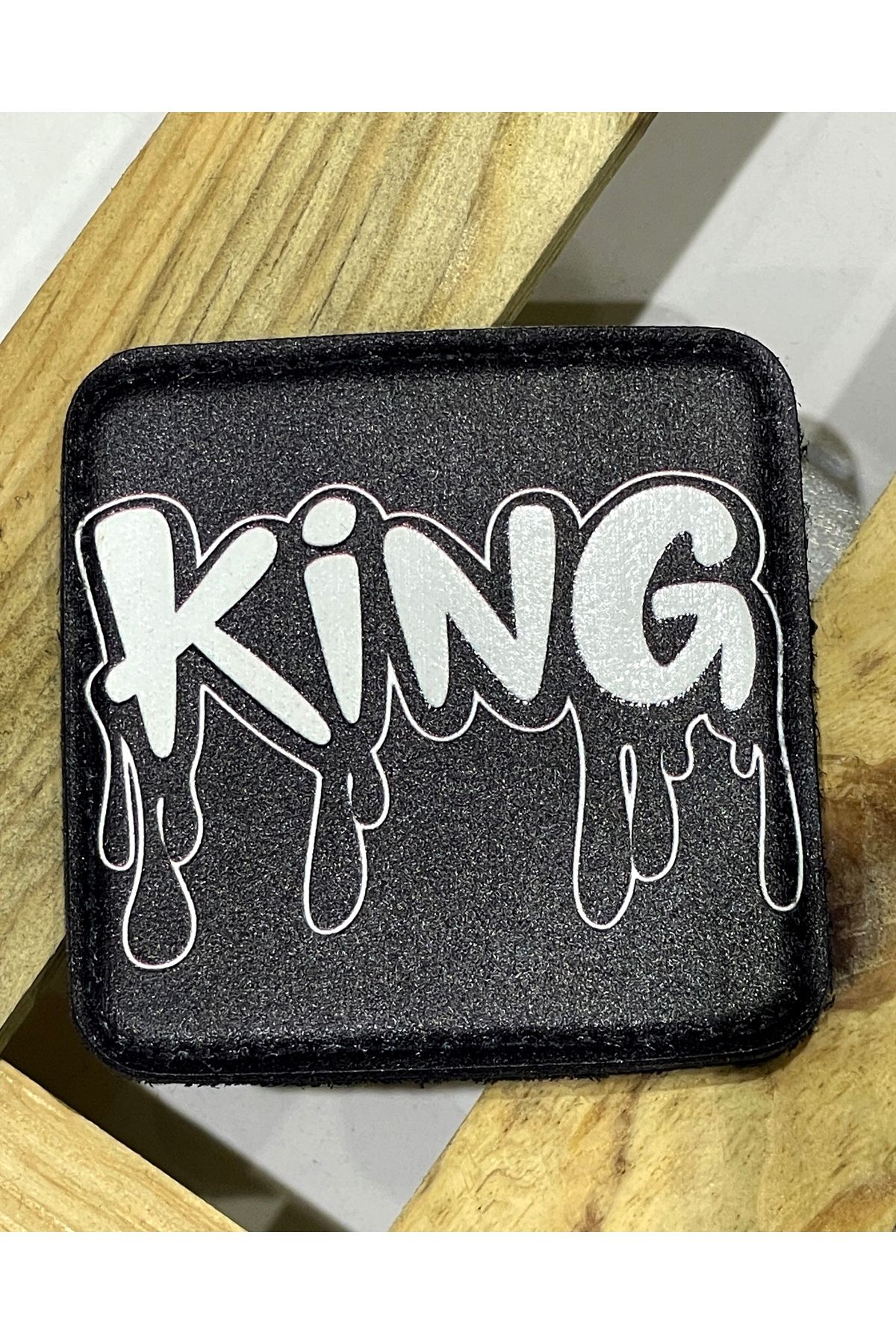 Higo Man Değiştirilebilir Kare Patch – Figürlü, Yazılı, Temalı Modeller