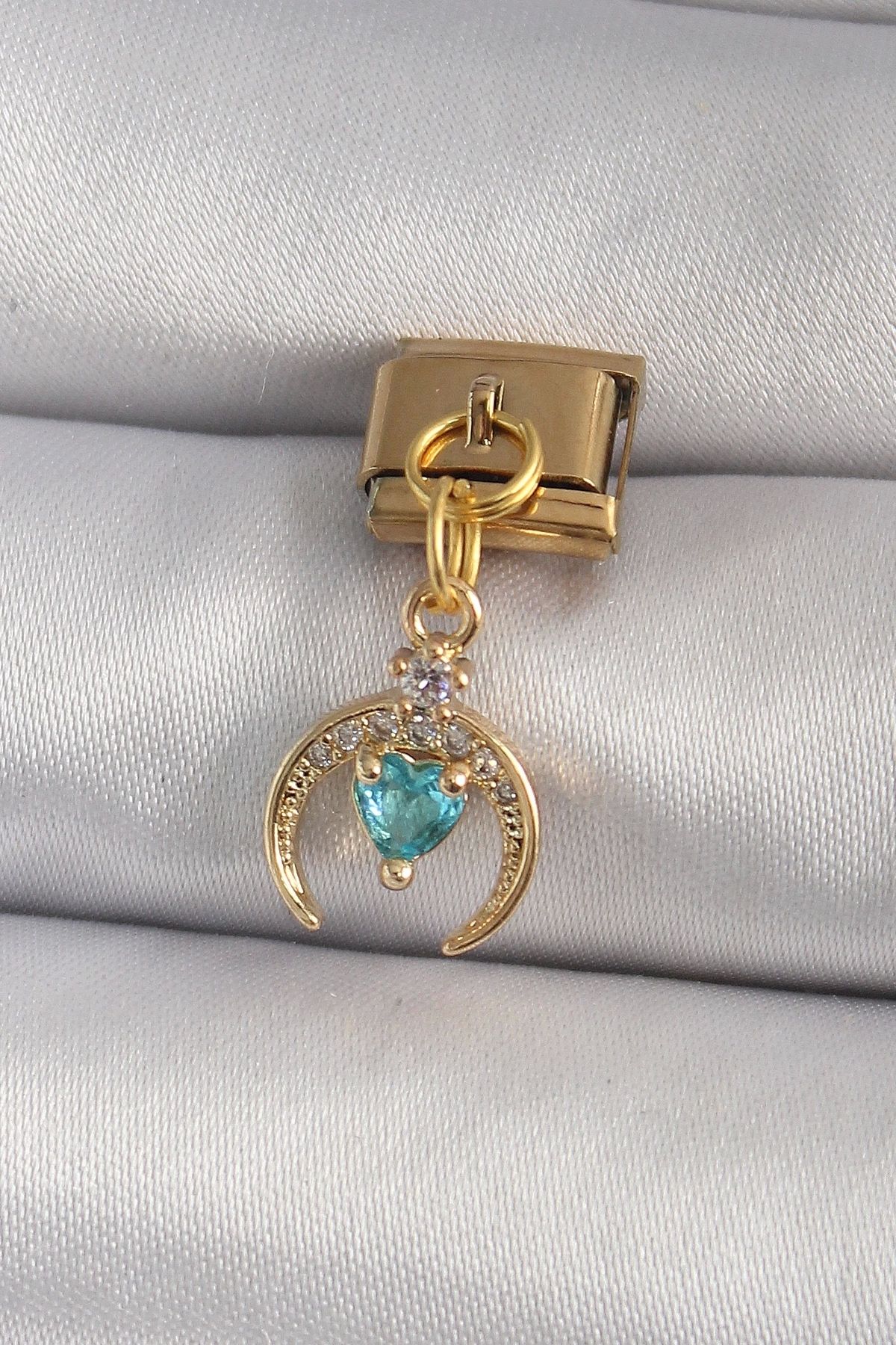 Clariss 316L Çelik Gold Renk Sallantı Zirkon Taşlı Hilal Model Mavi Zirkon Taşlı Kalp Detay Nomination Charm