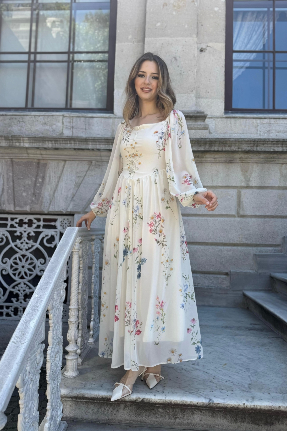 HELİS BUTİK  Yulia Çiçek ve Korse Detaylı Şifon Krem Elbise - Görsel 4