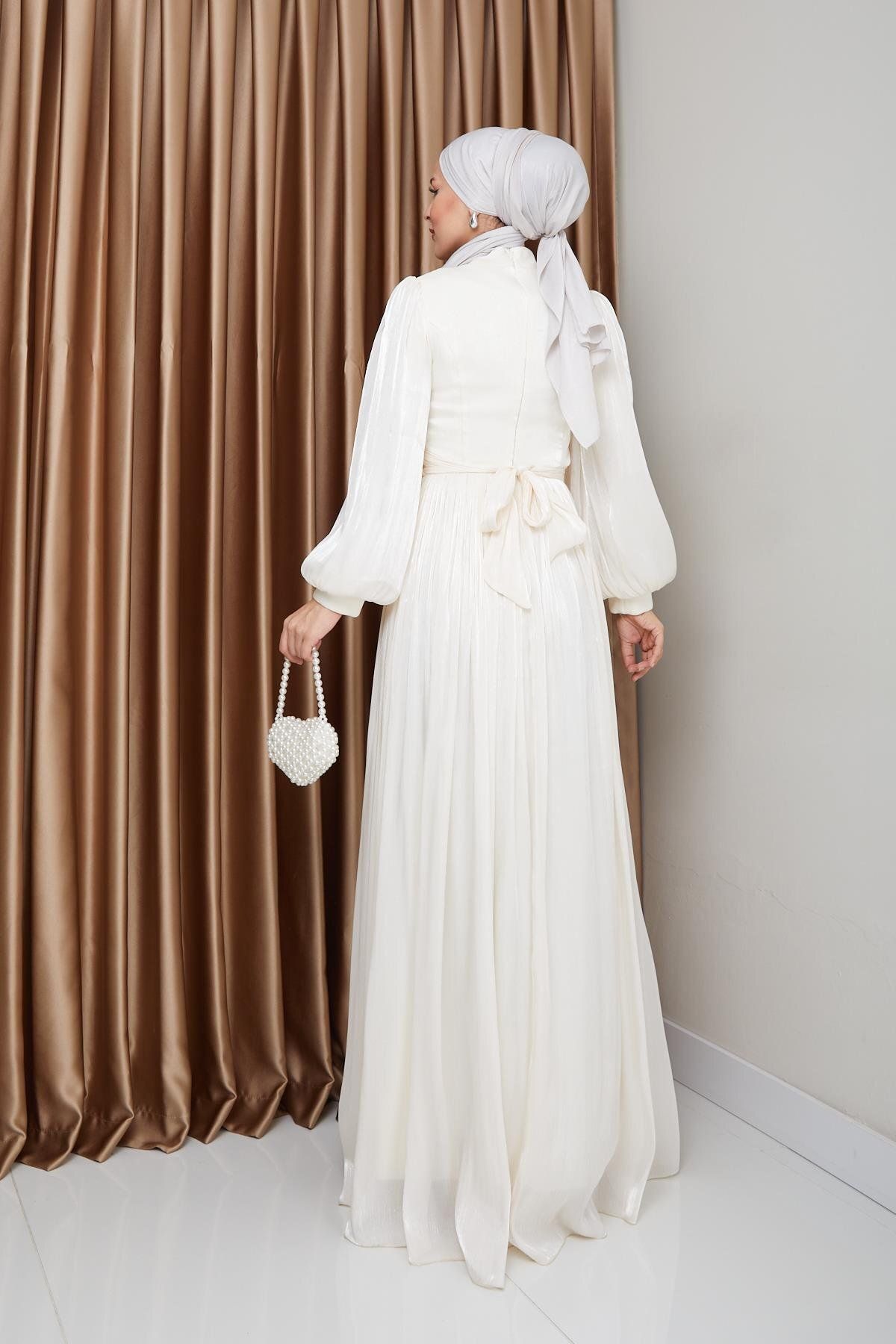 Olcay-Yoryo Seiden-Hijab-Abendkleid – mit Schärpe und Kordelzug-Detail ECRU 1225 7