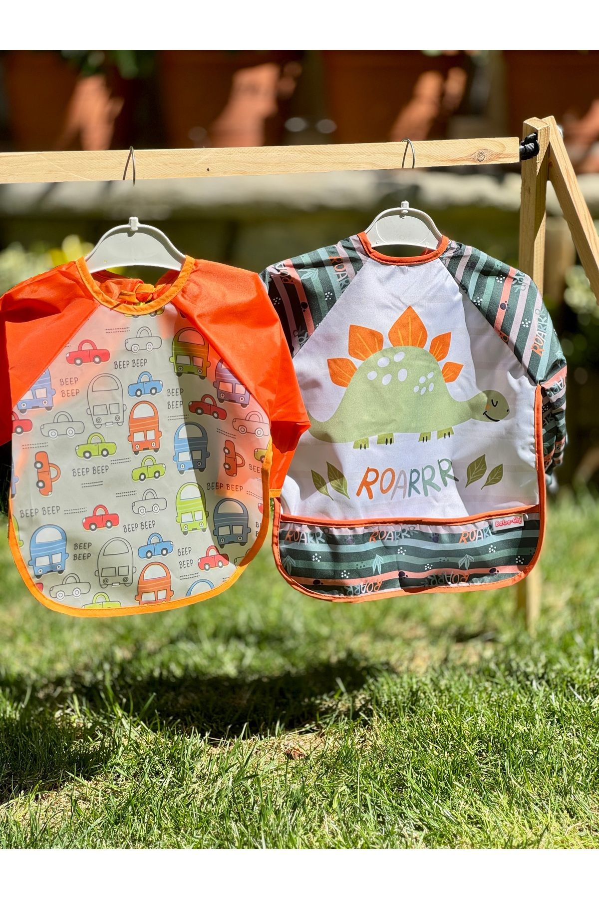 BETSY STUDIO 2'li Set Önlük|Kollu Giyilebilir Dinazor-Araba Desenli Sıvı Geçirmez Aktivite/Mama Önlüğü (6-24 AY)