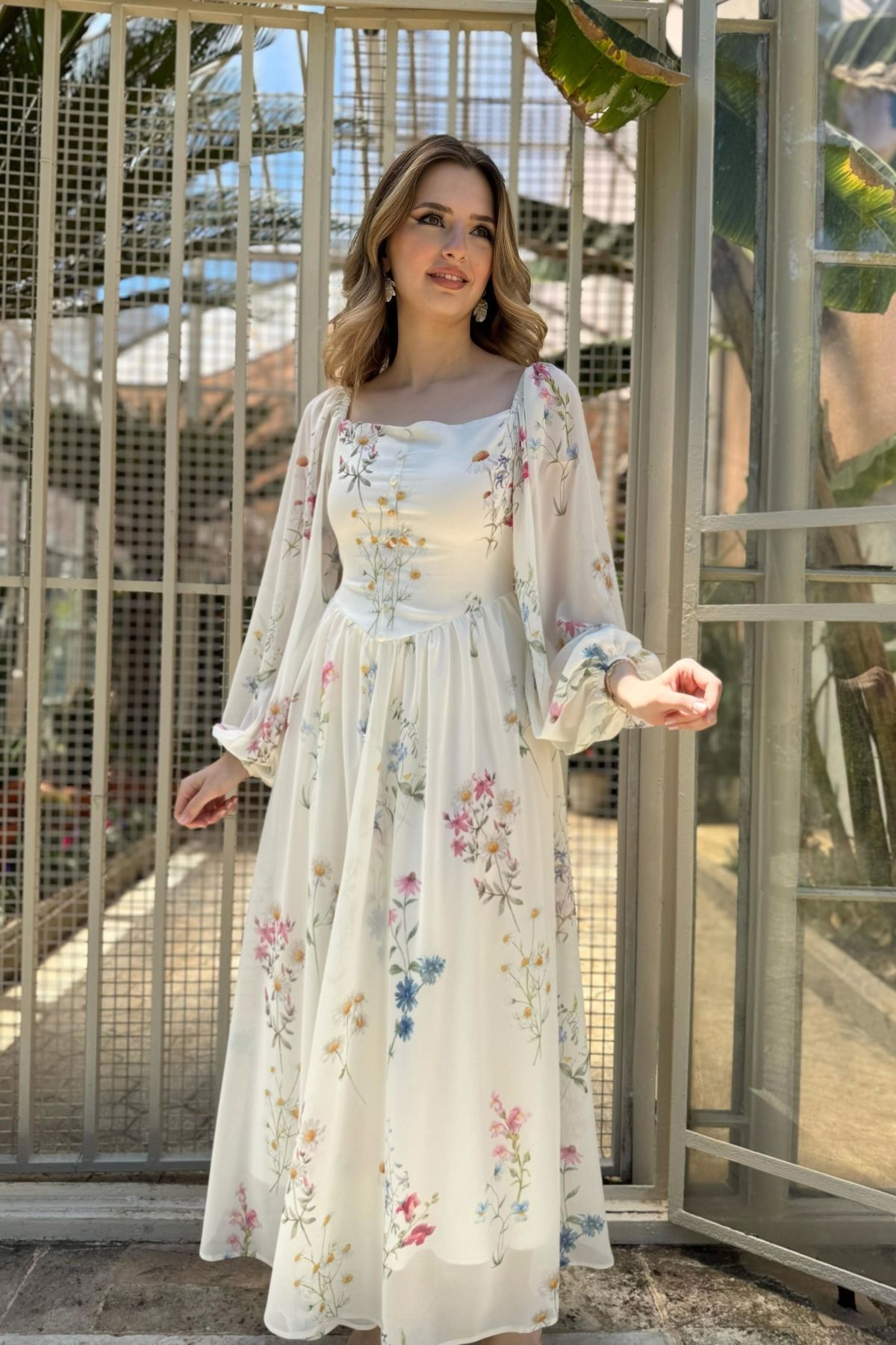 HELİS BUTİK Yulia Çiçek ve Korse Detaylı Şifon Krem Elbise