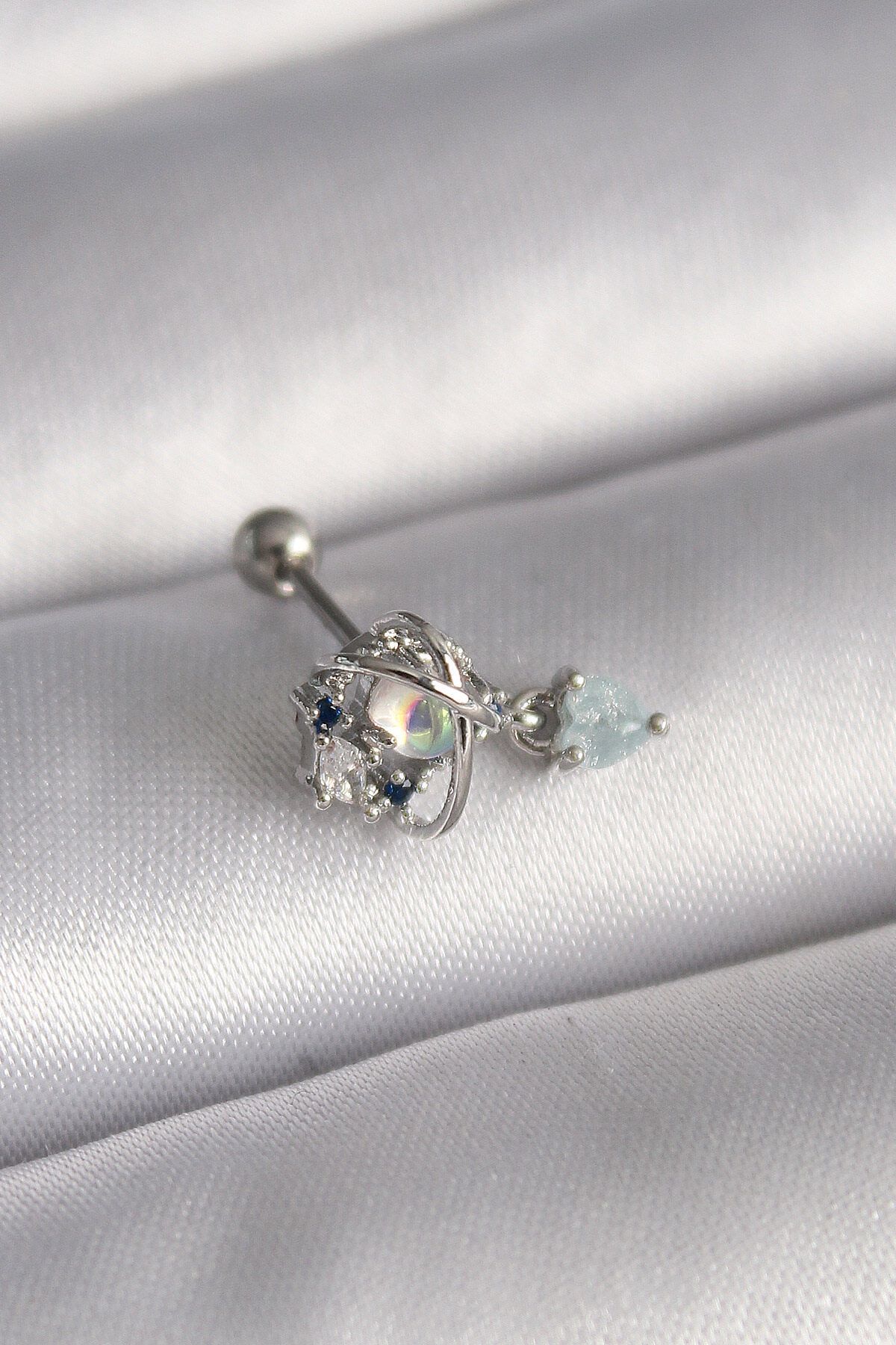 melfxxl eticaret 316L Çelik Gümüş Renk Zirkon Taşlı Sallantı Kalp Detay Tragus Piercing - Lisinya