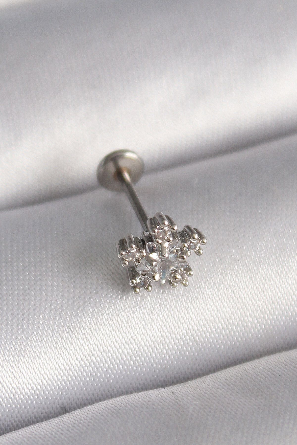 melfxxl eticaret 316L Çelik Gümüş Renk Zirkon Taşlı Yıldız Model Tragus Piercing - Lisinya