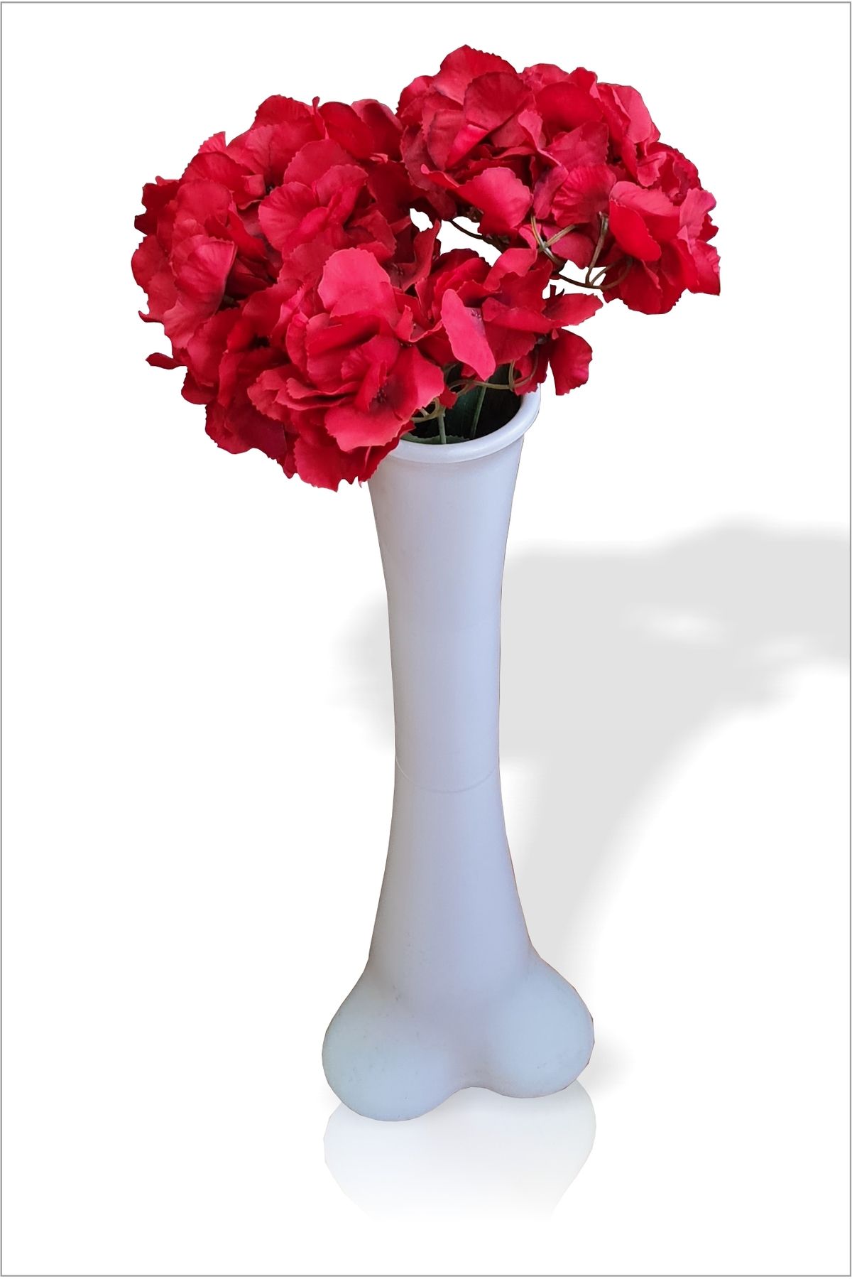 M3DECORİUM Kaliteli Düz Beyaz Konik 60 Cm İnce Belli Geniş Tabanlı Vazo Büyük Kırmızı Ortanca Kaliteli Çiçek