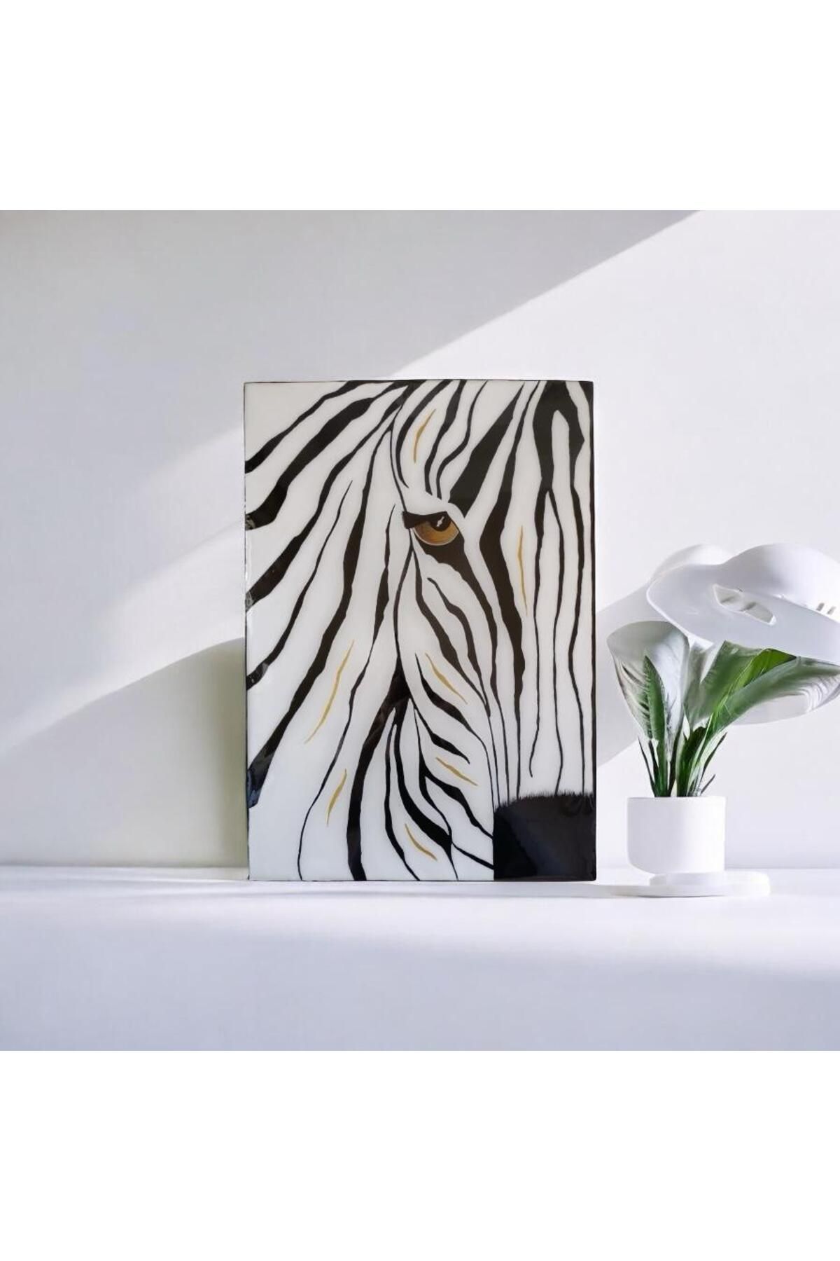 KEY ART 35×50 ölçülerinde akrilik Zebra çalışması üzeri epoksi kaplama tablo