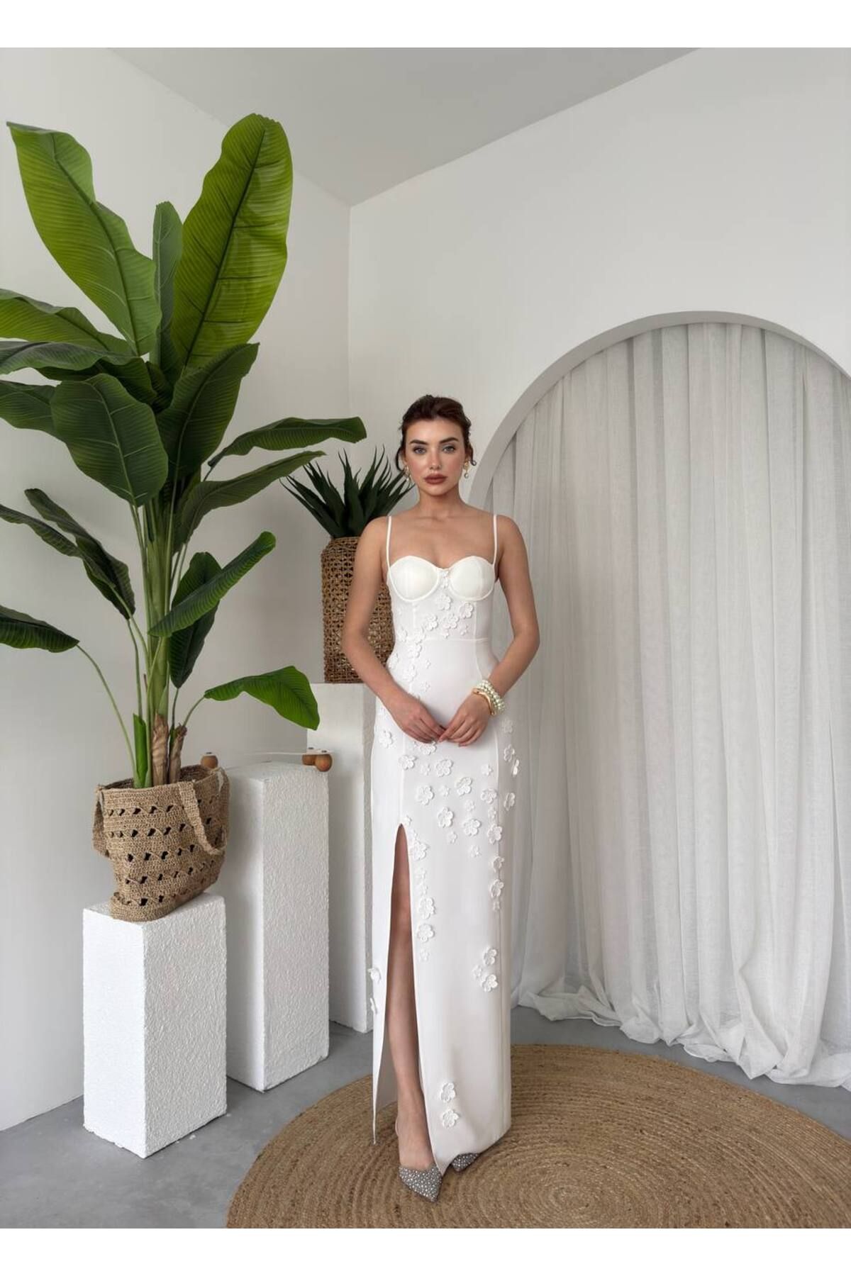 conconmoda Askılı Kalp Yaka Gloplu Papatya Detay Uzun Elbise