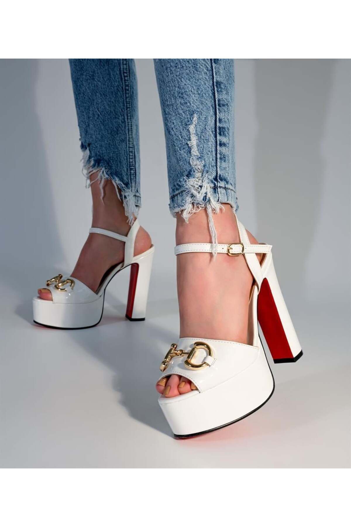 Sibel Shoes Henna Beyaz Rugan Platformlu Sandalet