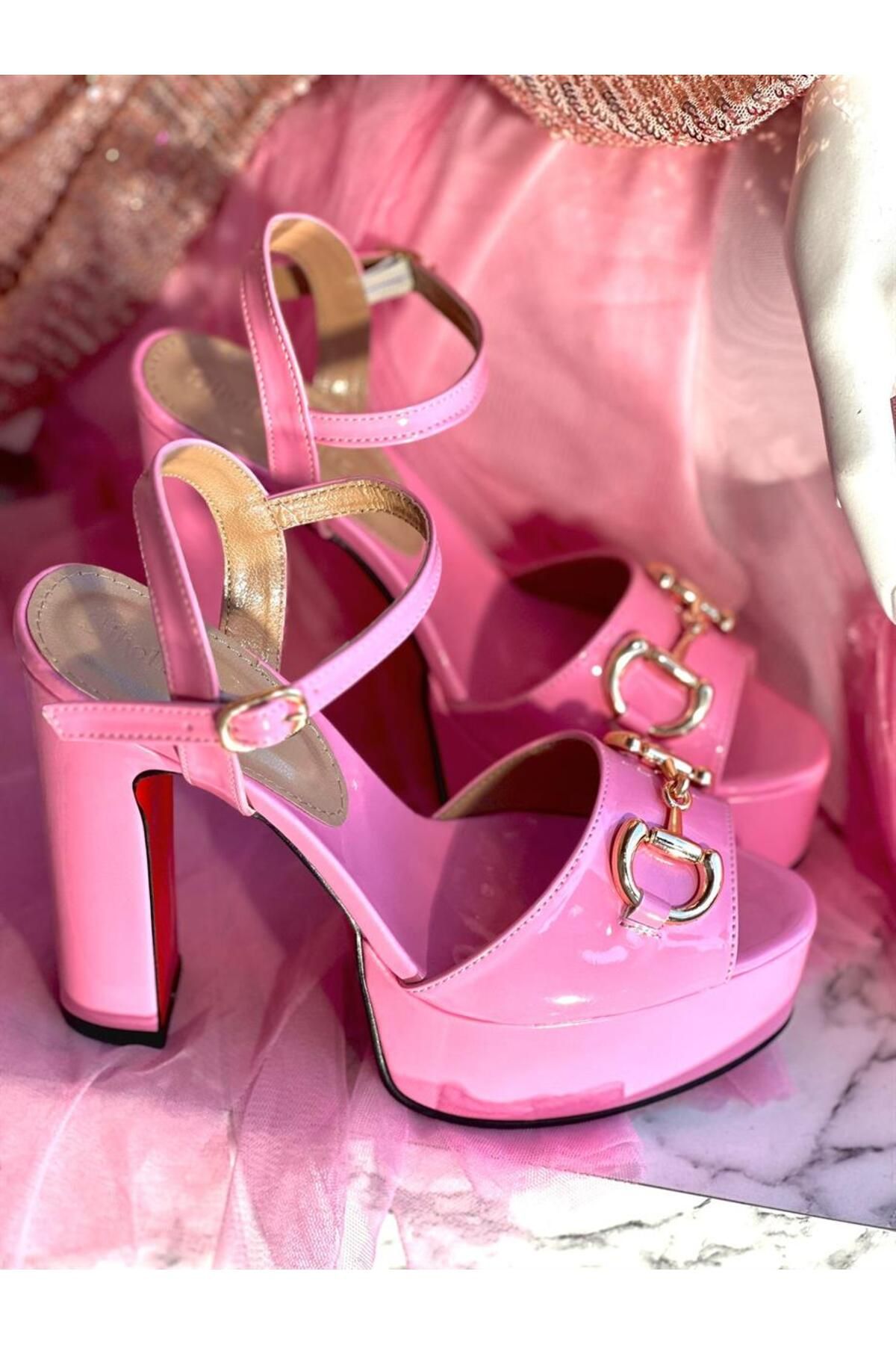 Sibel Shoes Henna Pembe Rugan Platformlu Sandalet