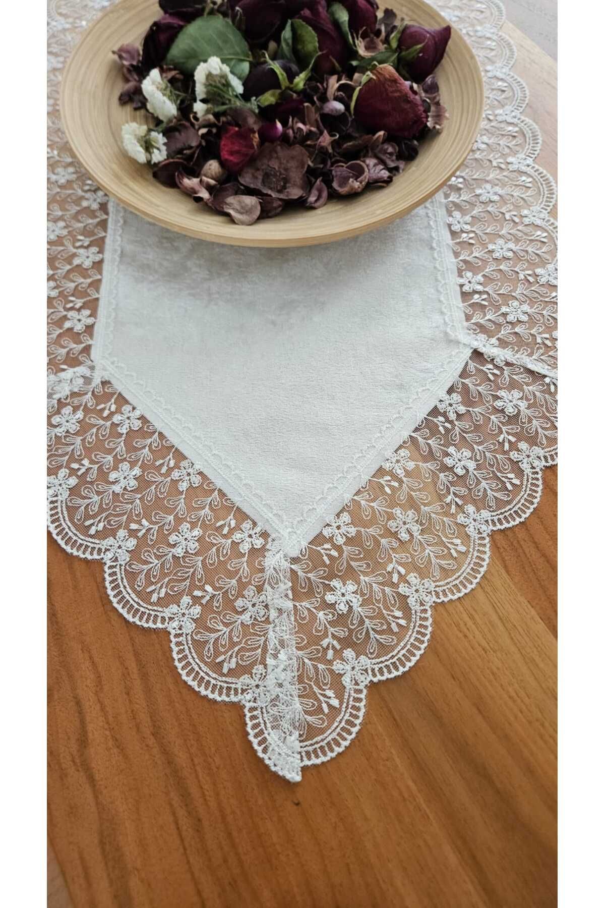 ZESA HOME Kadife Dokulu Dantel Detaylı Runner Masa Örtüsü
