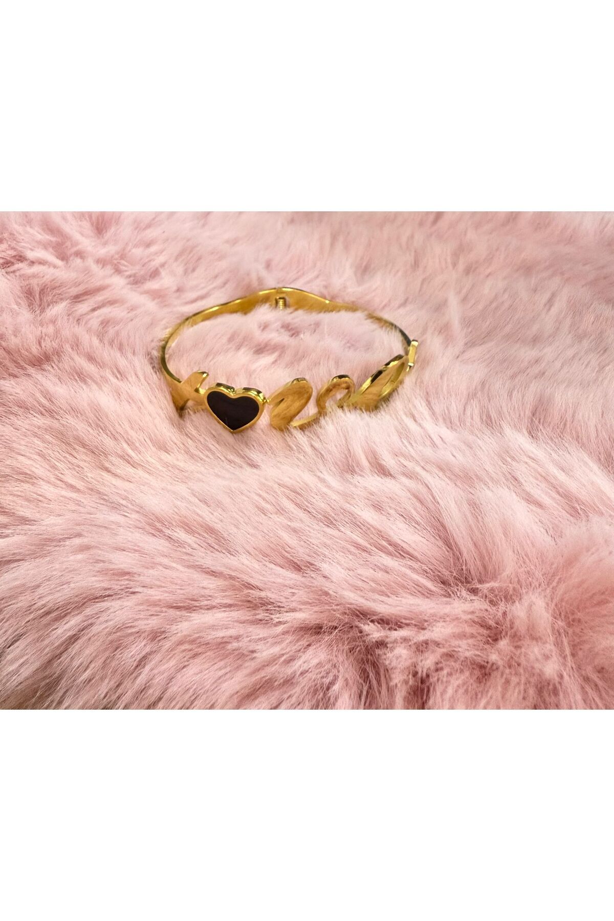 Butik LOVE Yazılı Kalpli Altın Renk Bileklik – Aşkını Tak Kolunda Taşı