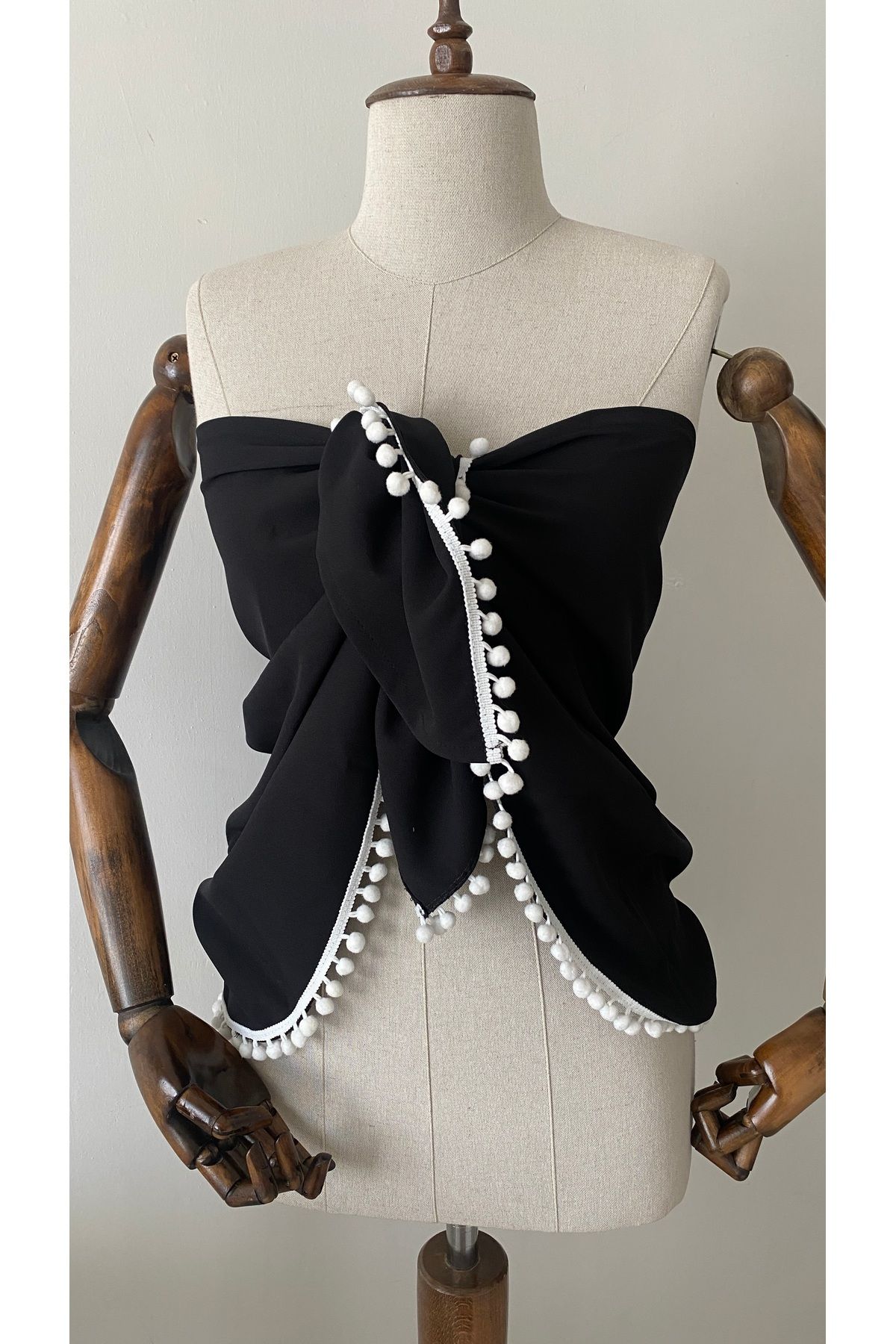 Glowear Atelier Beyaz Ponpon Biye Detaylı Siyah Pareo