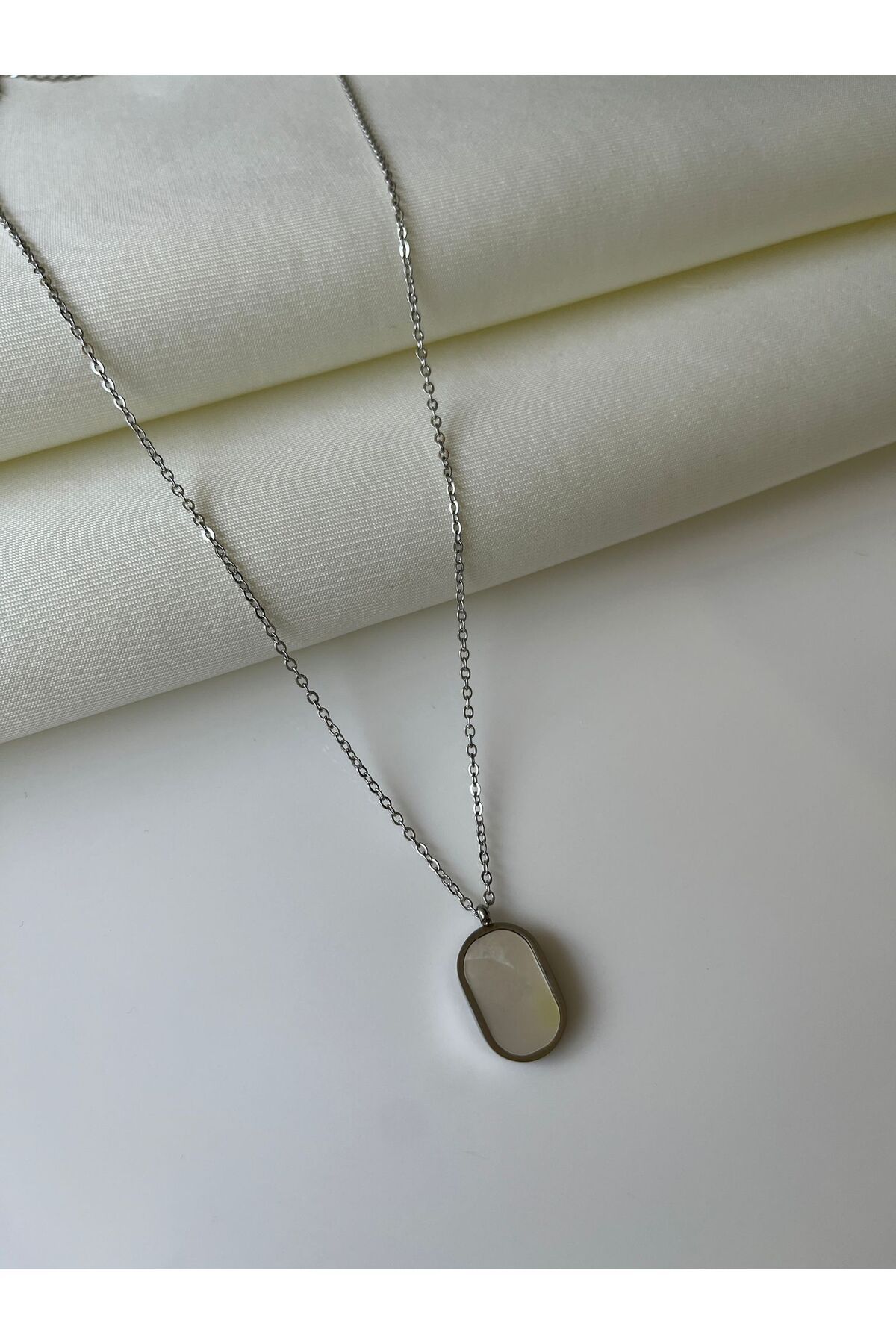 Nilsu Jewellery Accessory Çelik Sedefli Ezme Plaka Detaylı Kadın Kolye