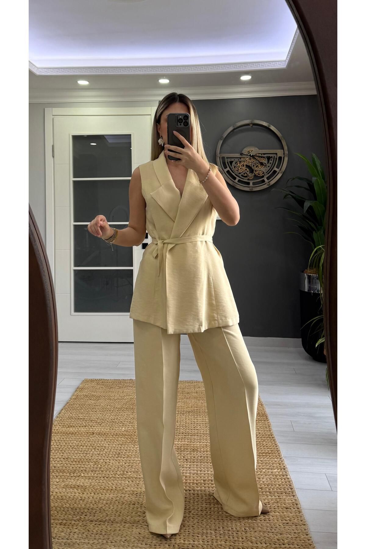 SEVİNÇ GÜNGÖR Yelekli takım