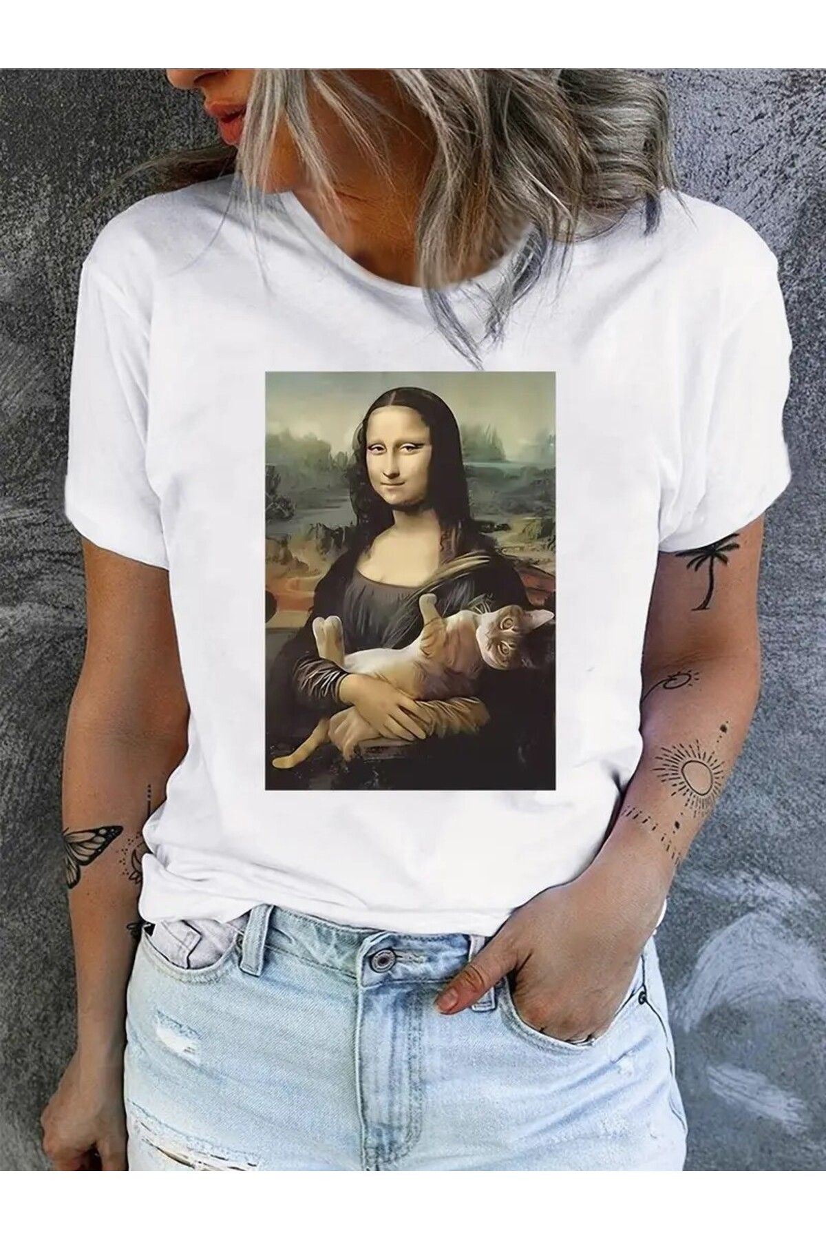 LEIVOR Mona Lisa & Kedi Poz Baskılı Kadın T-shirt