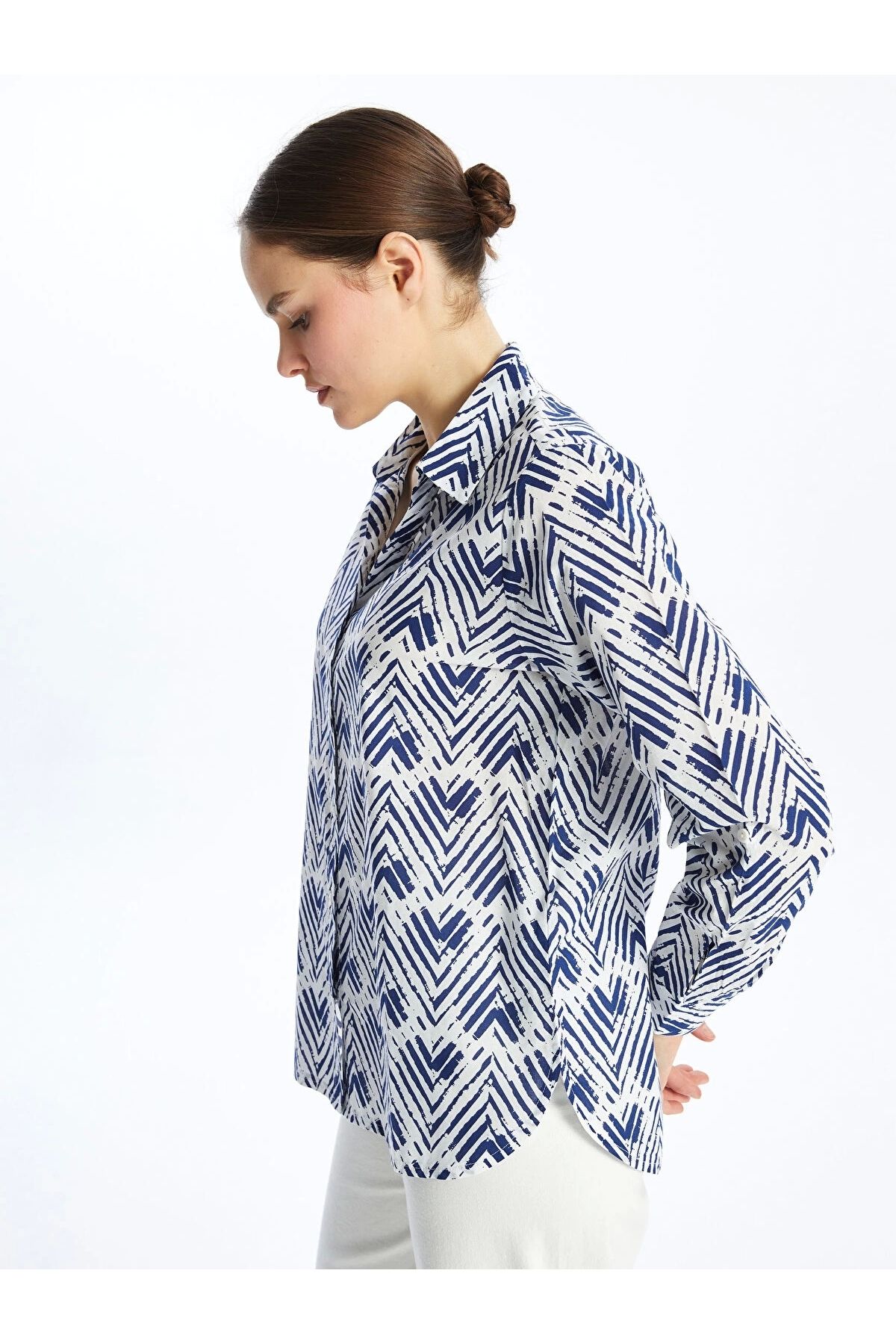 LC Waikiki LCWAIKIKI Classic Indigo Desenli Uzun Kollu Poplin Kadın Gömlek