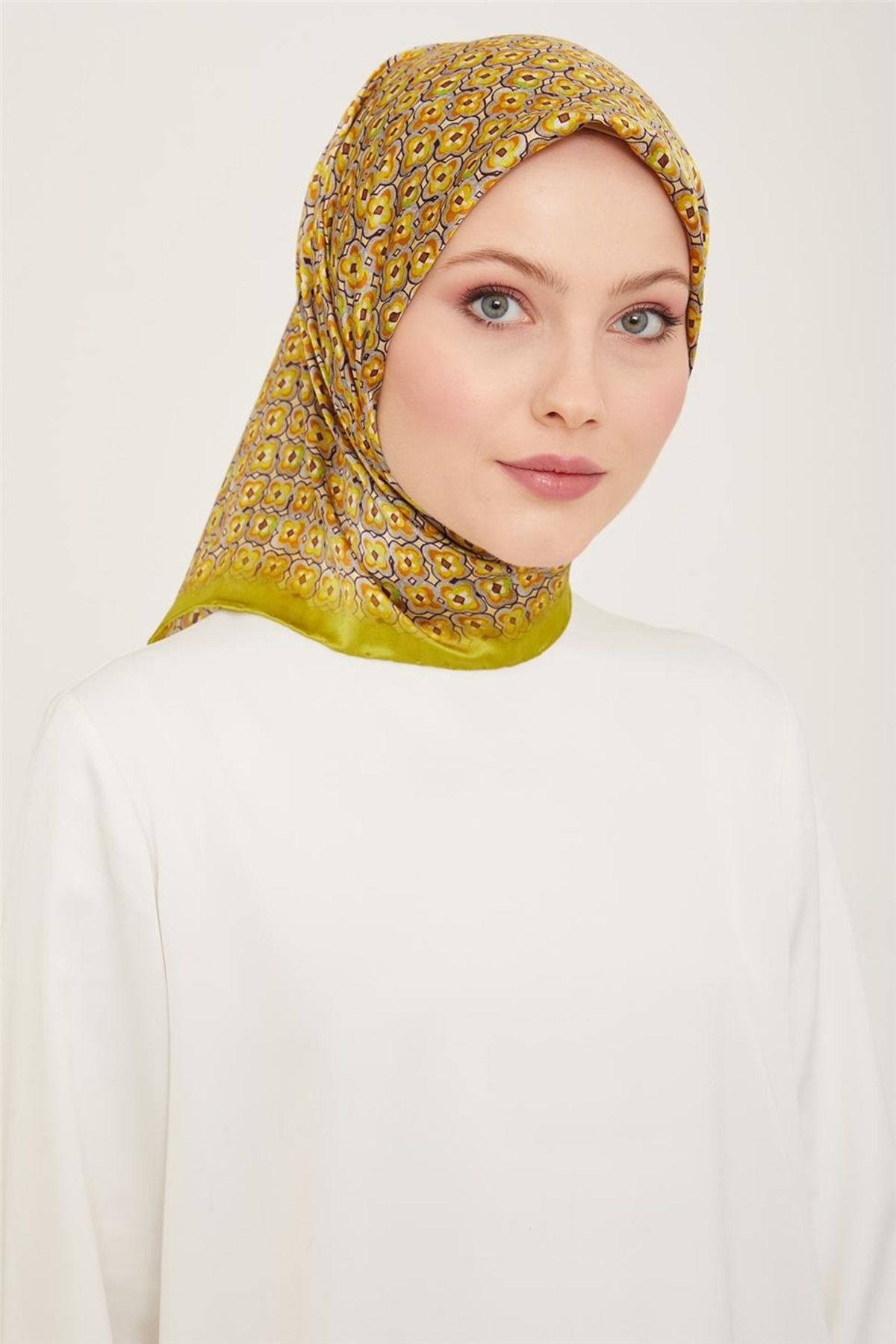 Armine Sura İpek Eşarp 9134D (S ) 90 x 90 Yeşil - 06