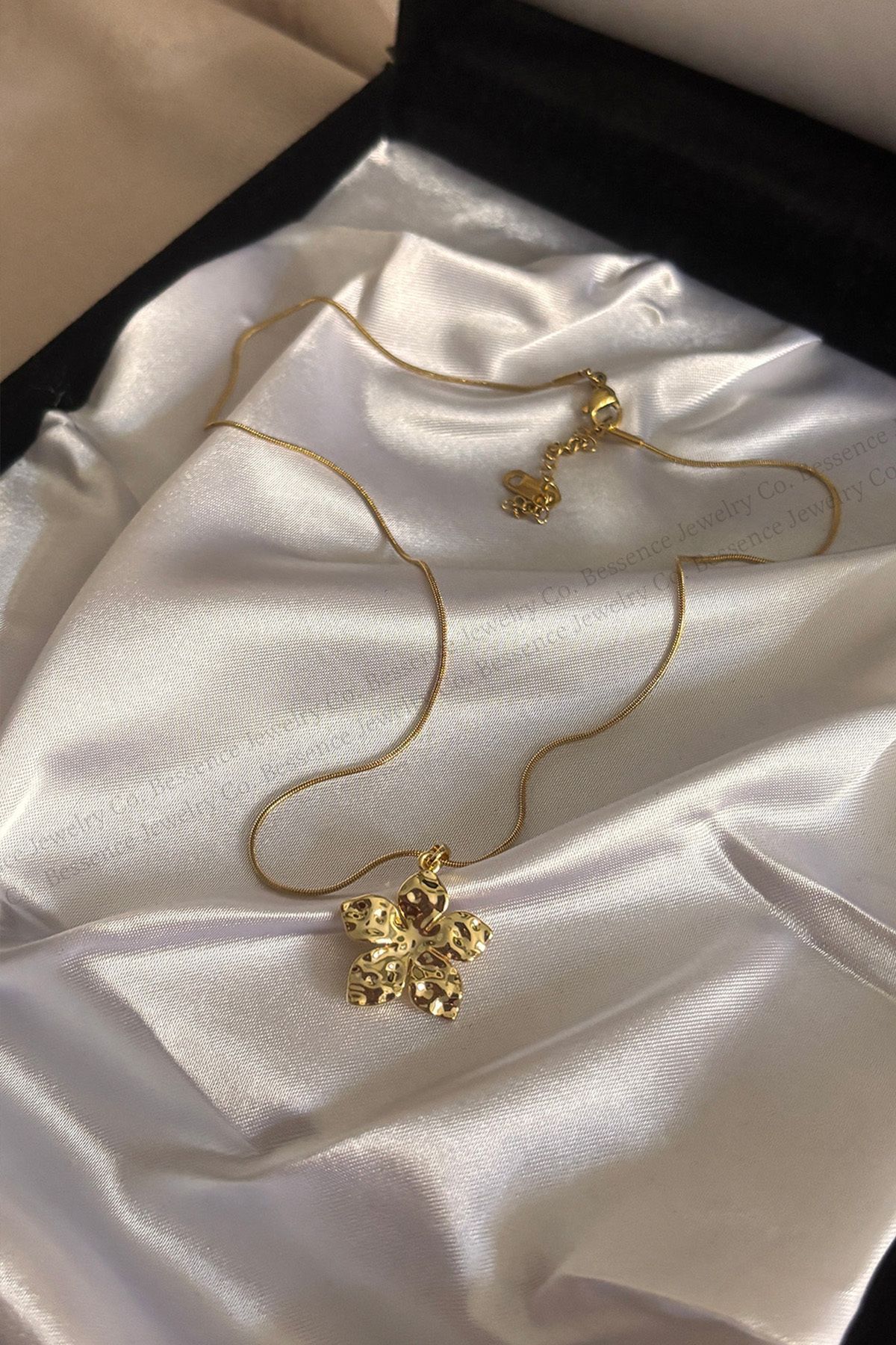 Bessence Jewelry Co ÇELİK ÇİÇEK KOLYE