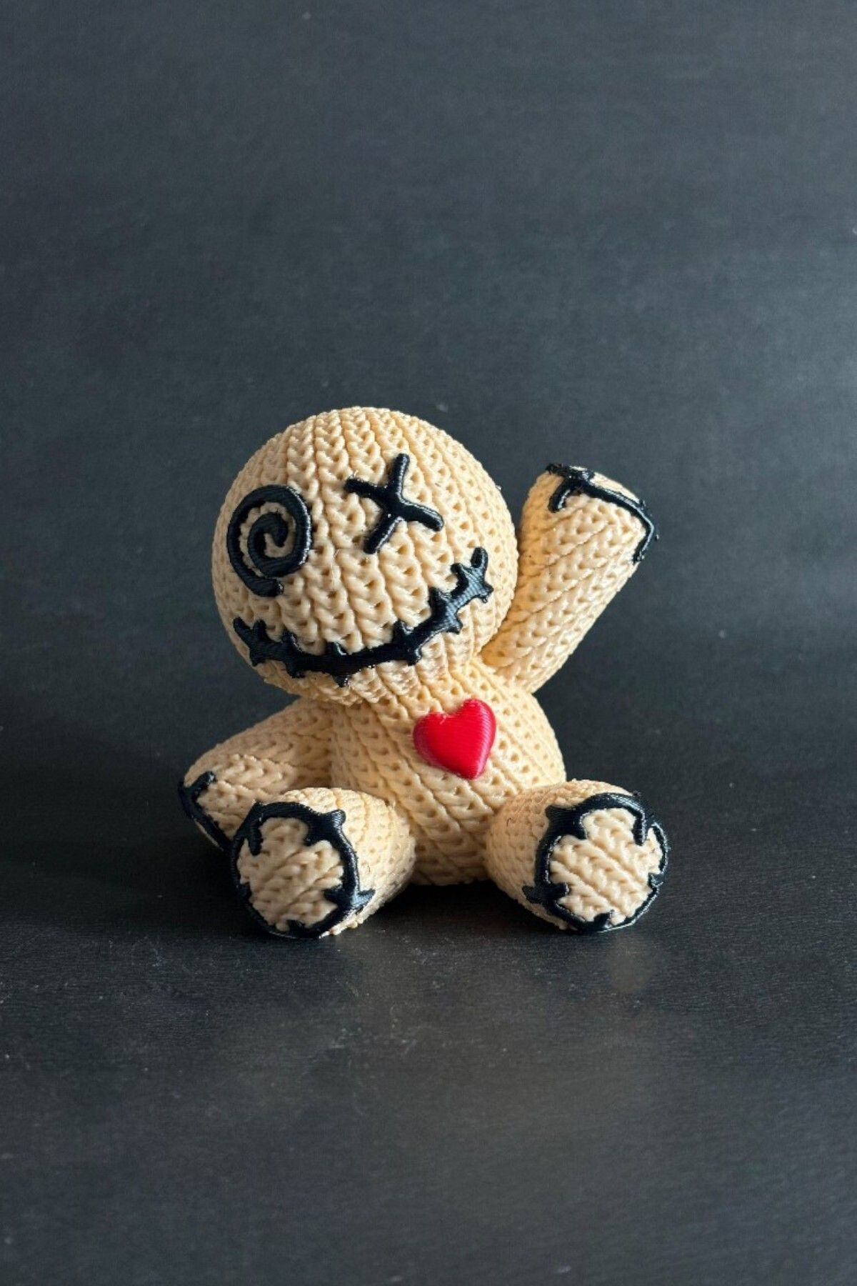 MARKENZO Örgü Voodoo Ayıcık Anahtarlık – Kalpli Sevimli Figür | 3D Baskı Tarz Aksesuar