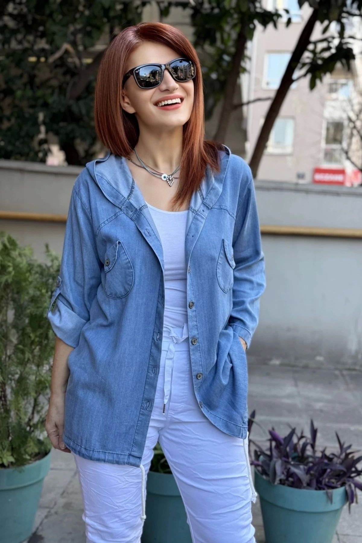 Bİ.GİYSENN Kadın Büyük Beden Çift Cepli Kapüşonlu Yıkamalı Kot Gömlek Ceket