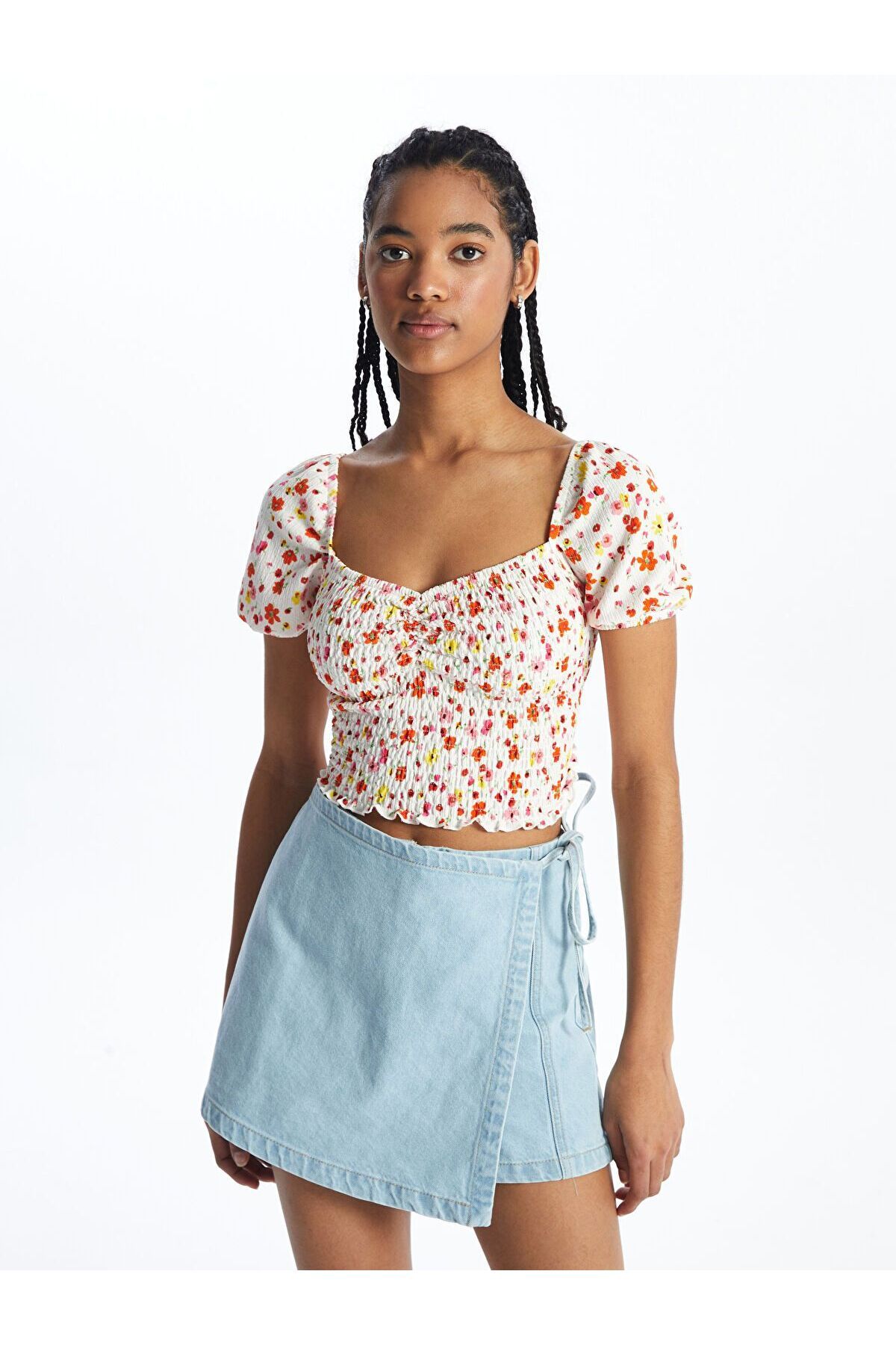 LC Waikiki Kalp Yaka Çiçekli Kısa Kollu Kadın Crop