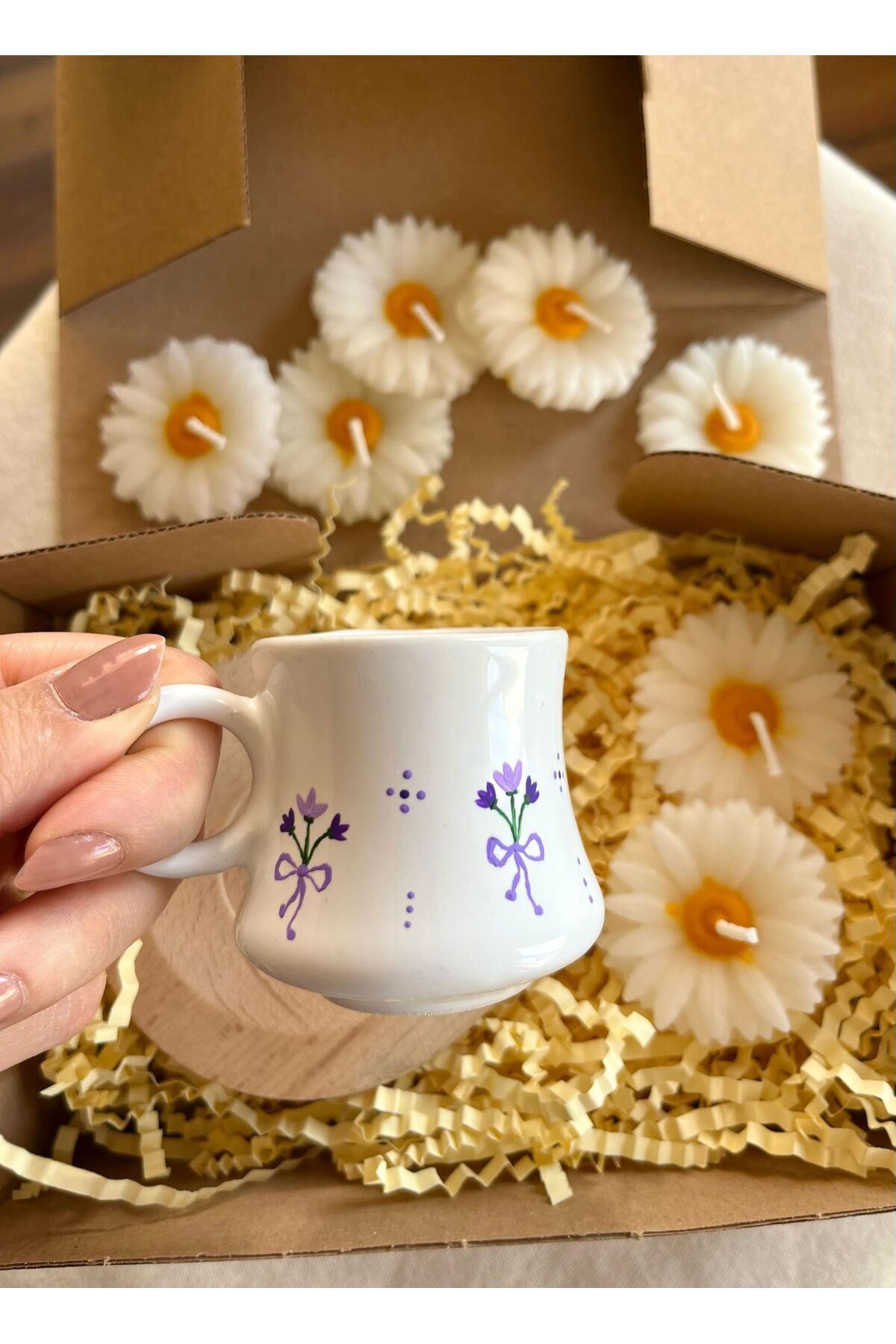 Flossy Design El yapımı tek kişilik kahve fincan takımı, bir adet papatya mum hediyeli