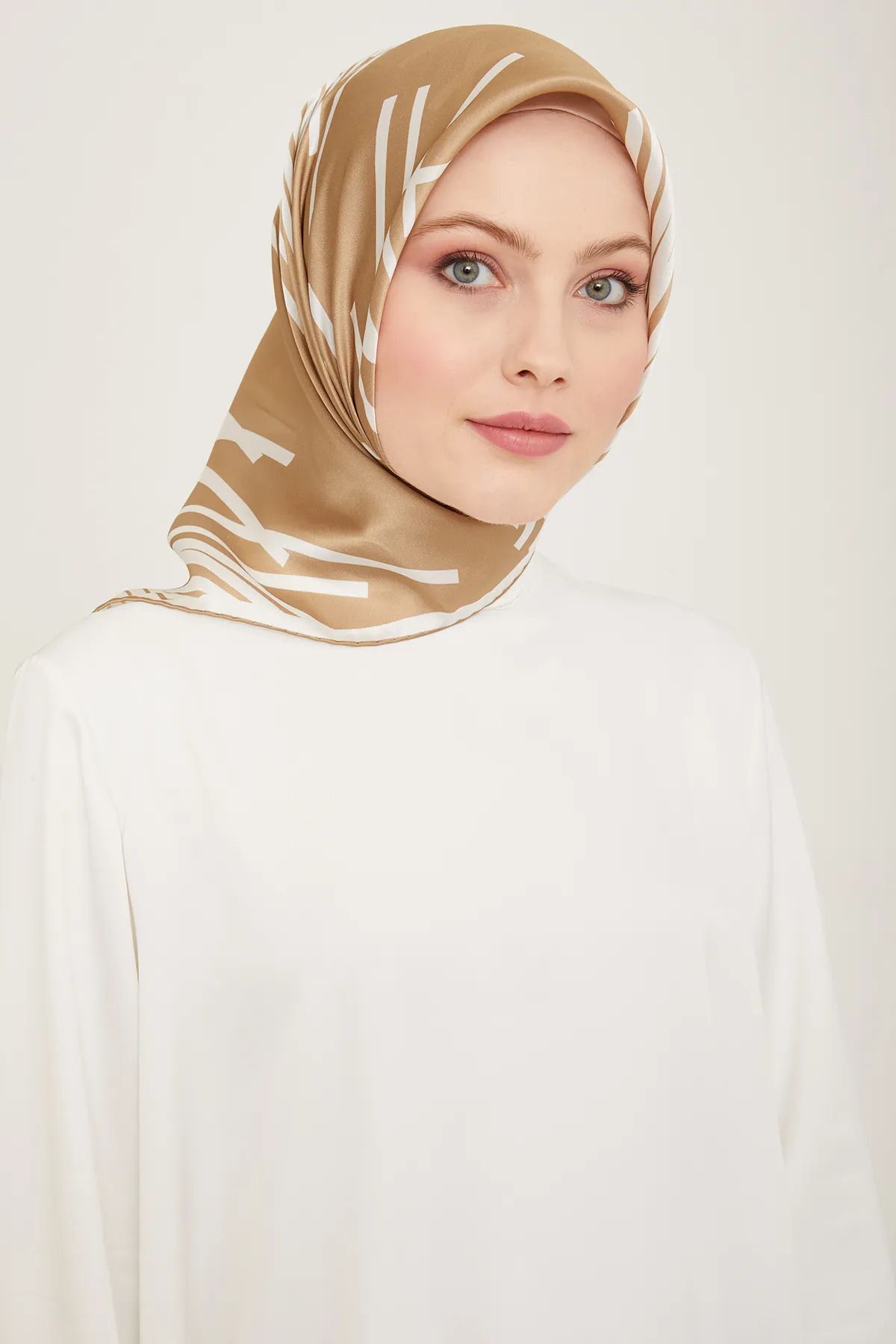Armine Sura İpek Eşarp 9157D (S ) 90 x 90 Yeşil - 54