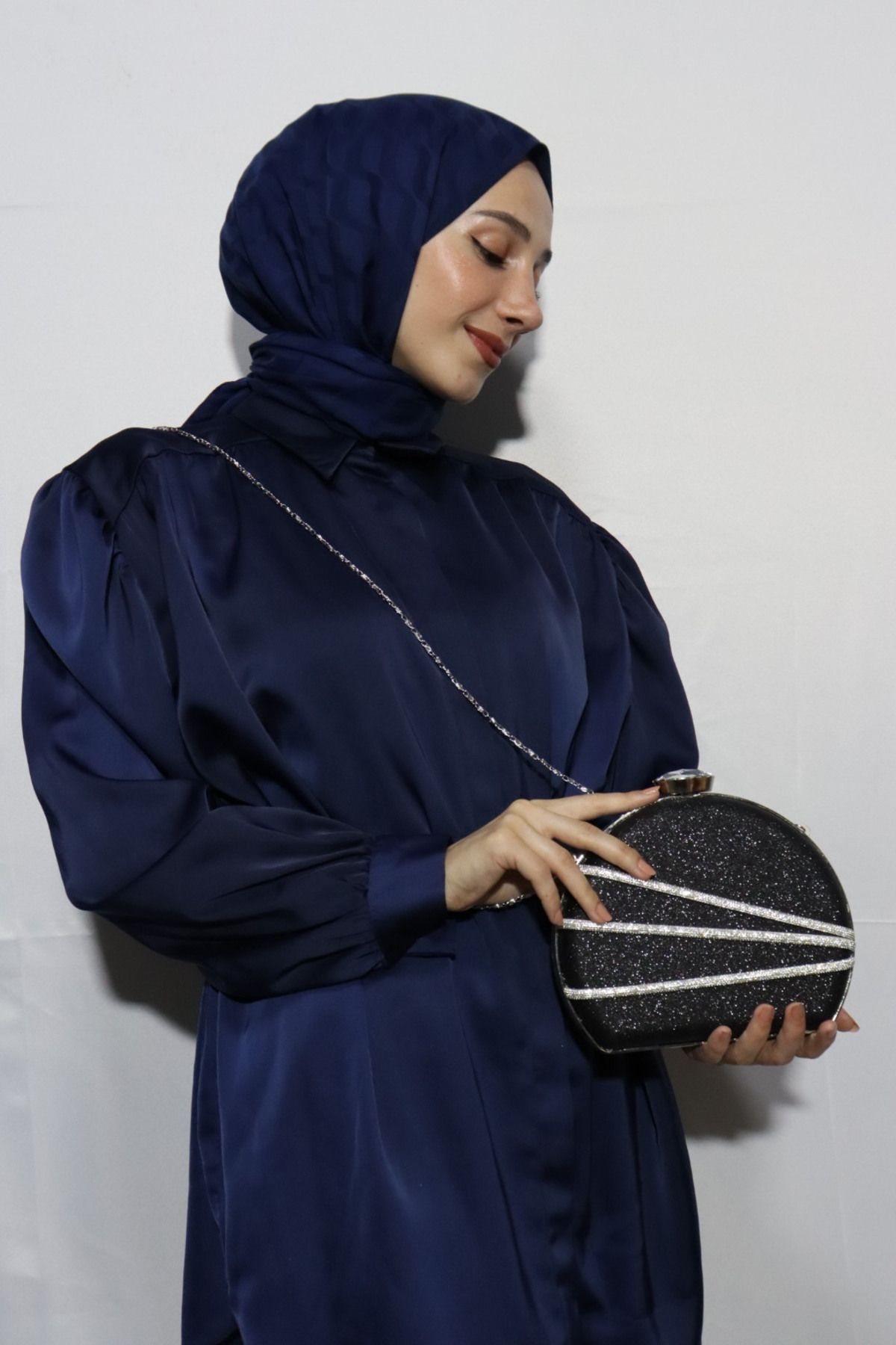 BUKAWEAR Kadın Siyah Simli Gümüş Şeritli Matara Model Abiye Çanta