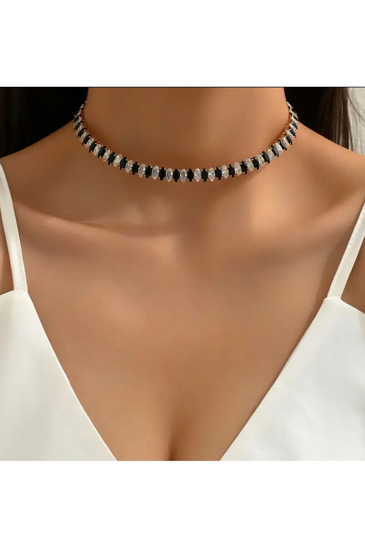 NISHPOINT SİYAH BEYAZ TAŞLI LÜKS SU YOLU MODEL CHOCKER KOLYE