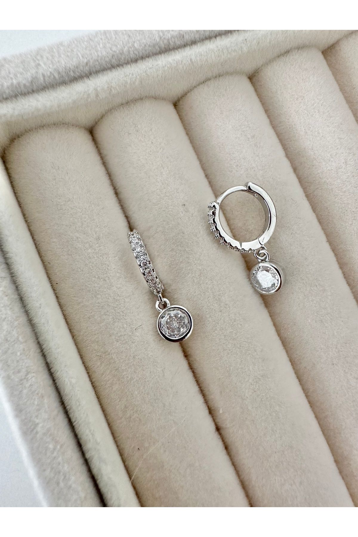 My Bellas Jewels Cerrahi Çelik Zirkon Sallantılı Taşlı Halka Tragus Piercing, Helix, Flat, Conch, Lobe (1 Adet)