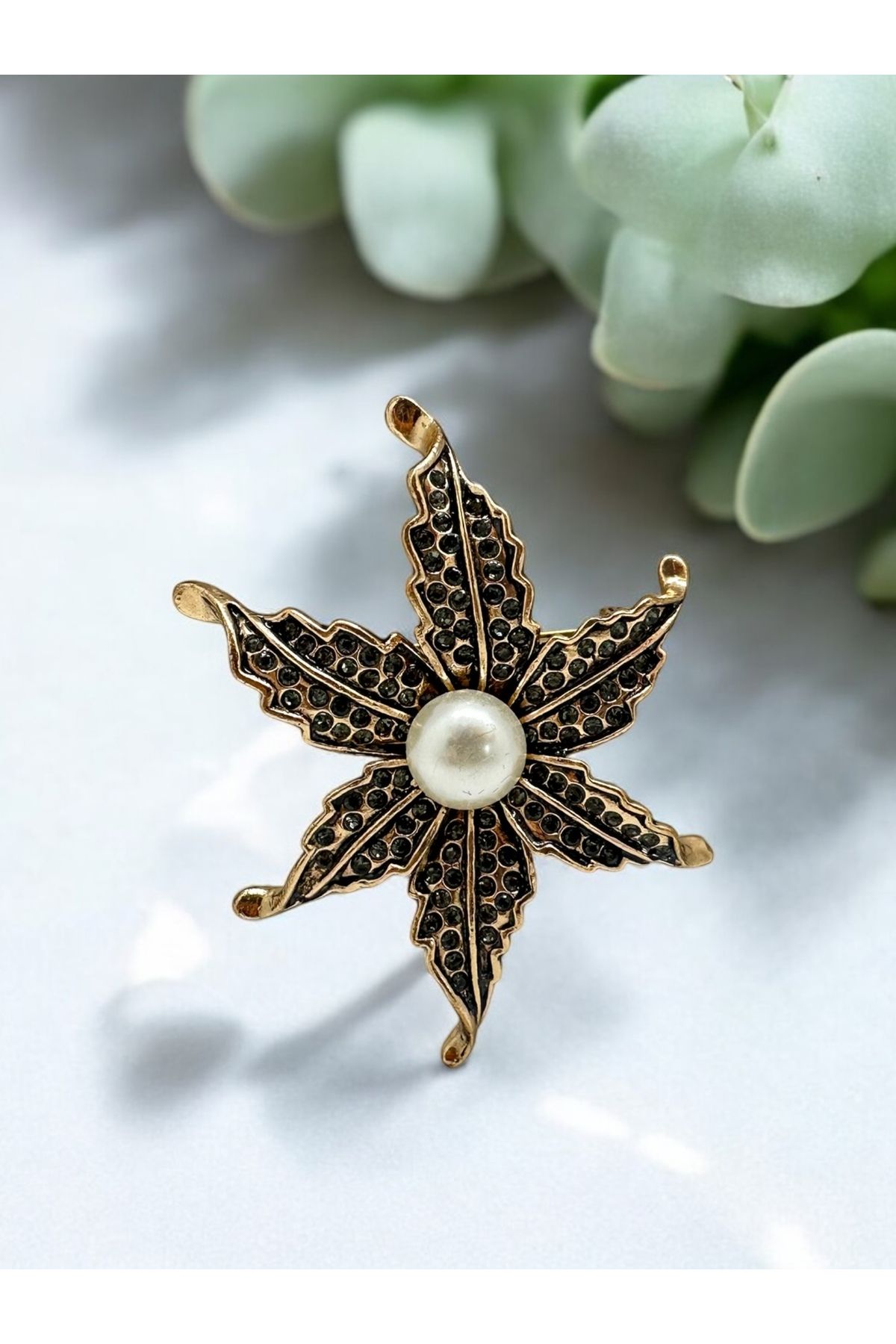 FUYA JEWELLERY Menekşe Broş