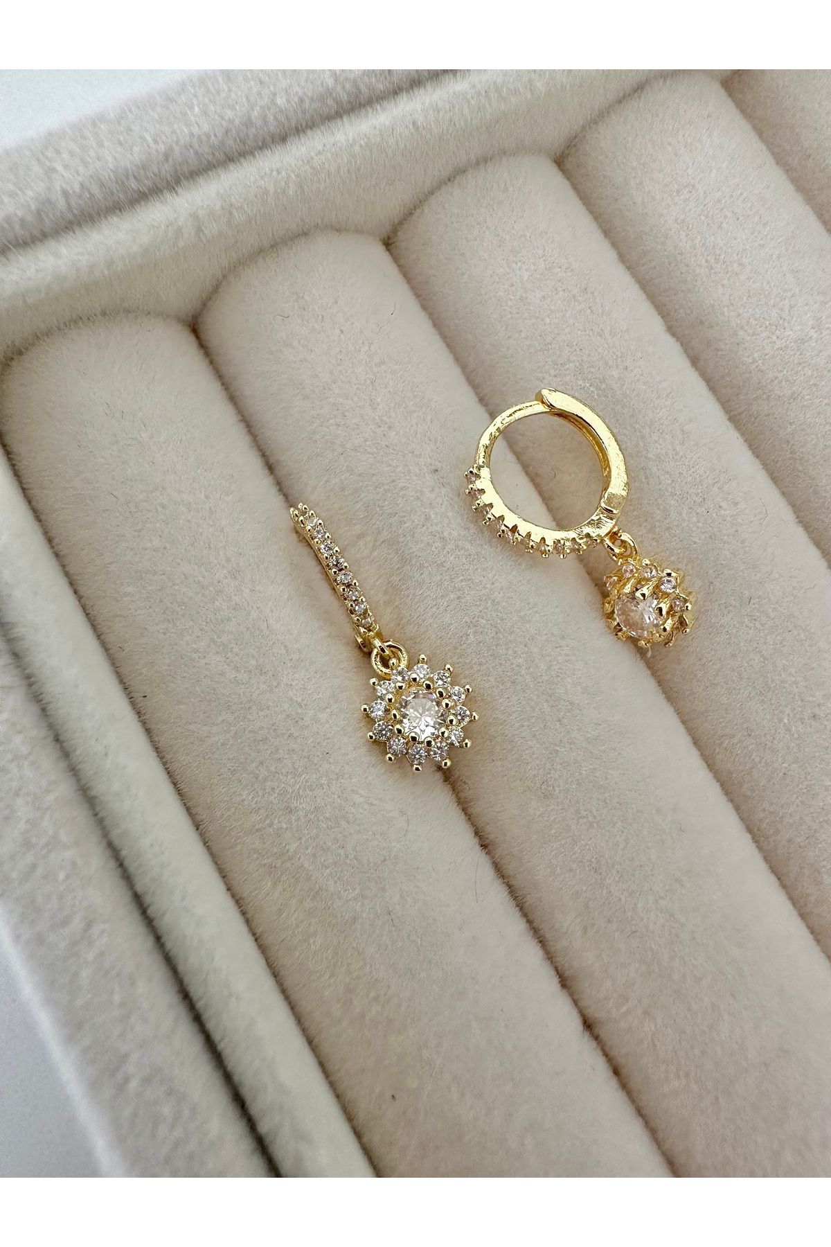 My Bellas Jewels Cerrahi Çelik Zirkon Sallantılı Taşlı Halka Tragus Piercing, Helix, Flat, Conch, Lobe (1 Adet)