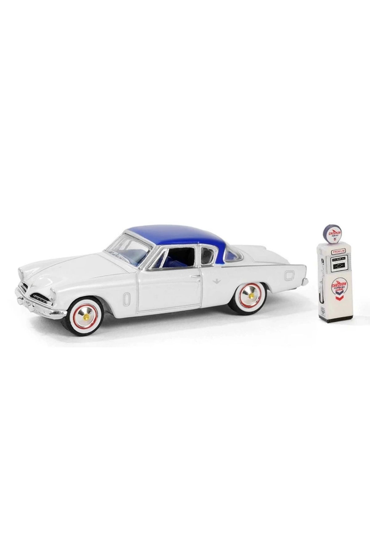 Eng Nessiworld Greenlight 1/64 The Hobby Shop Series 16 - 1954 Studebaker Commander Starliner with Vinta