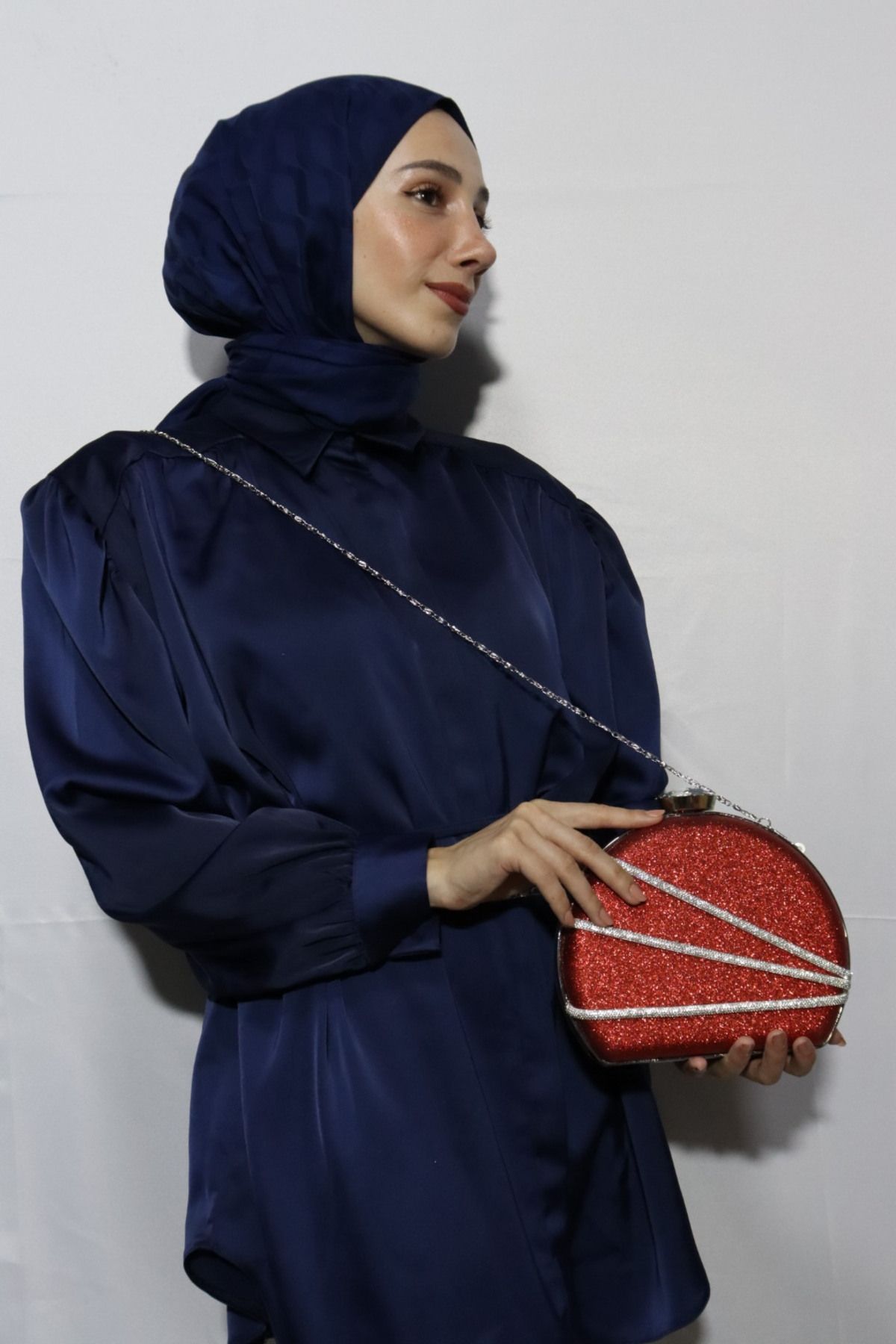BUKAWEAR Kadın Kırmızı Simli Gümüş Şeritli Matara Model Abiye Çanta