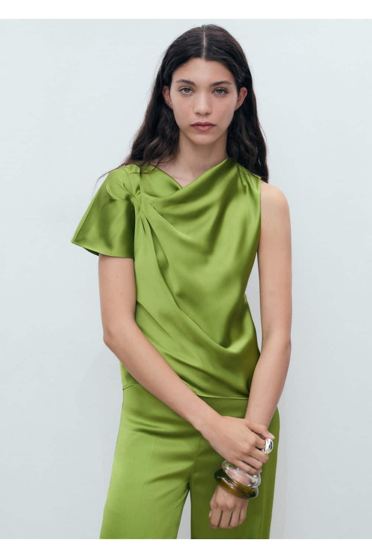 Büzgülü saten gömlek