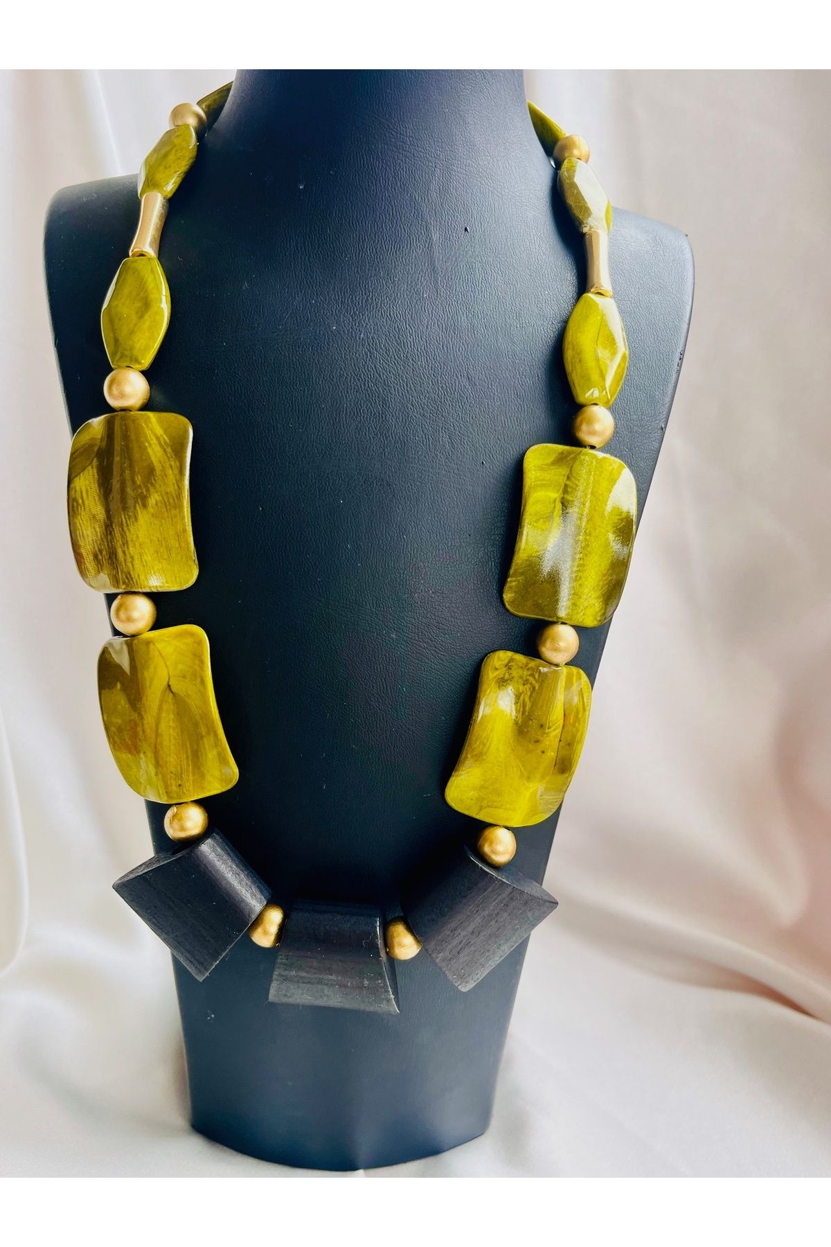 COCOSH TAKI Yeşil taşlı gold ve siyah ahşap tal detaylı çoklu özel tasarım kolye