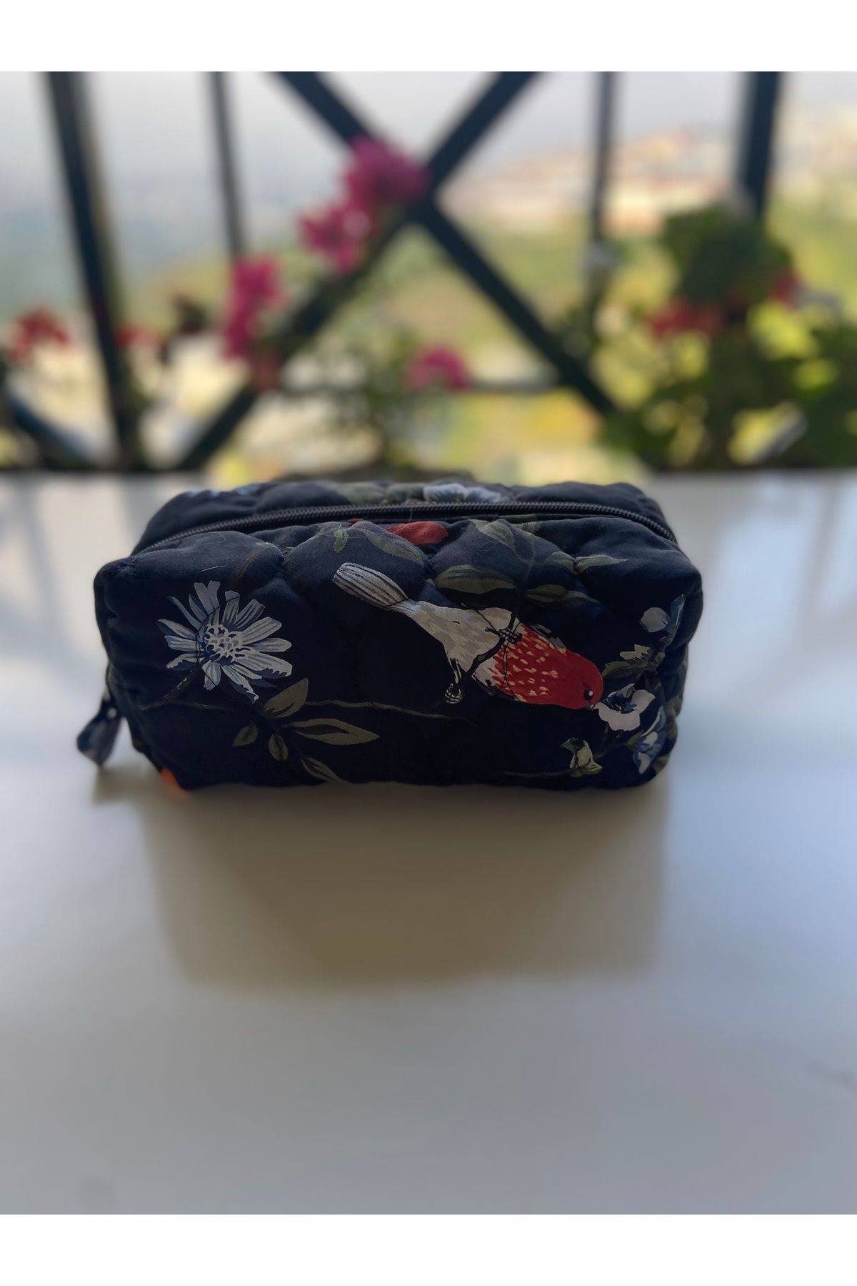 Cream Siyah Çiçek Desenli Kapitoneli Mini Makyaj Çantası