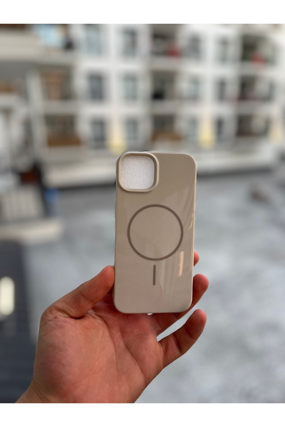 Soffany İPhone 13 Uyumlu Kılıf Kablosuz Şarj Destekli Sert Darbe Emici krem rengi
