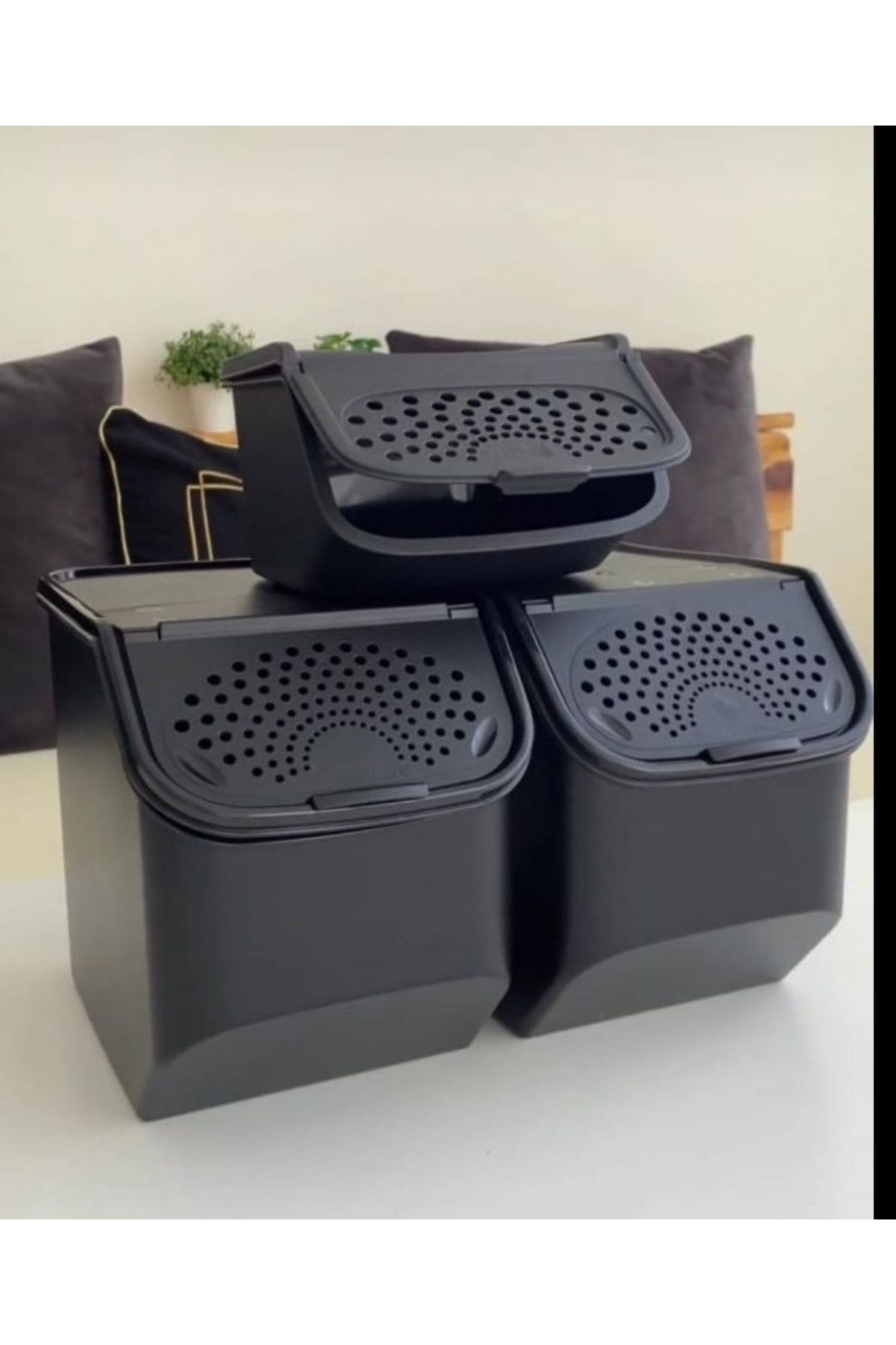 Tupperware Kiler Set. 2 Adet 5.5 LT ve 2.3 LT Sarımsaklık.