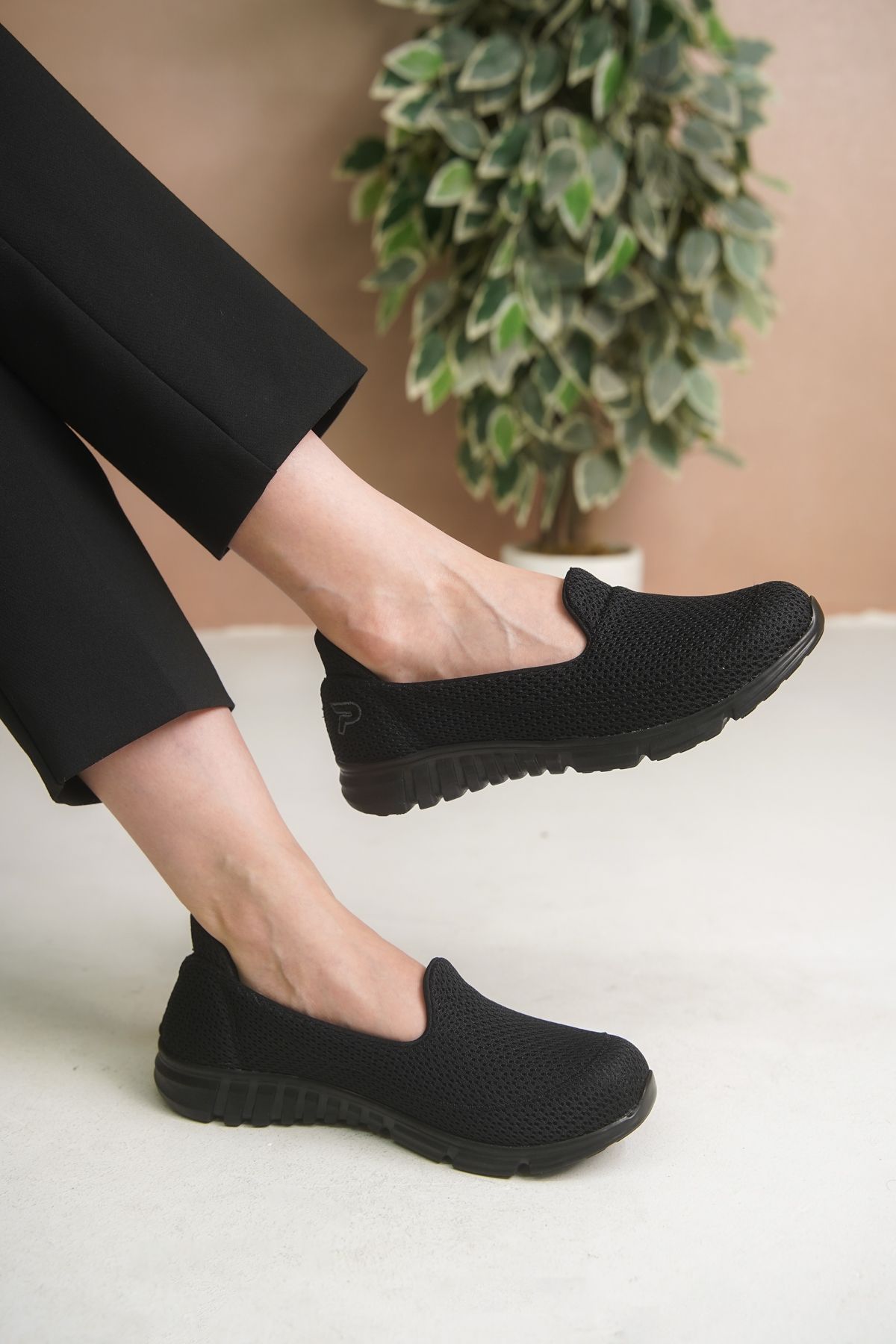 Craftique Siyah Kadın Yazlık Memory Foam Bağcıksız Hafif Rahat Tabanlı Yürüyüş Spor Babet Ayakkabı