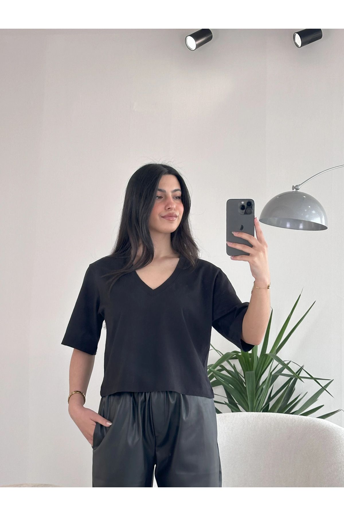 Kyra Studios 0001 Muadil Siyah V Yaka T-Shirt