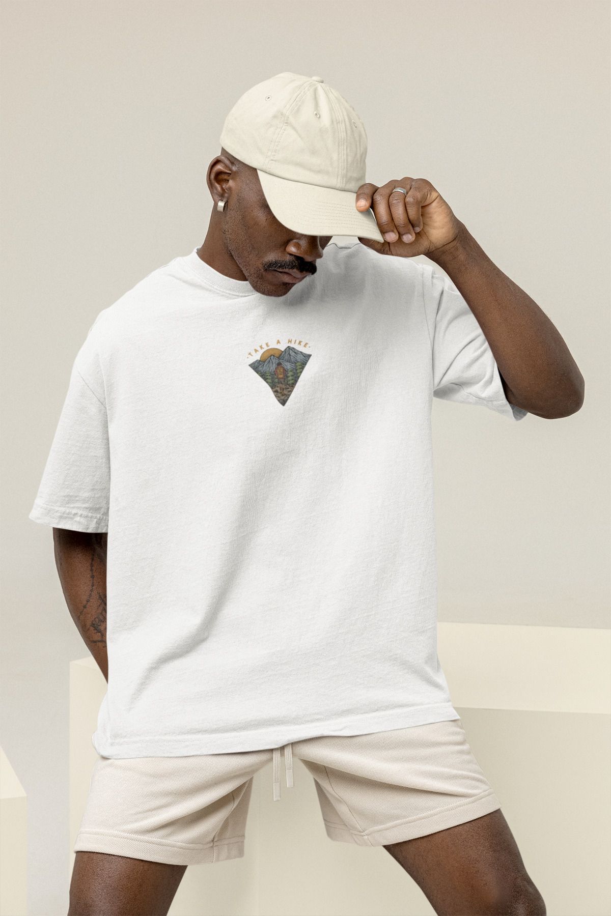 Sheeshbucks Take A Hike Camp Tasarımlı Erkek Oversize Beyaz Tişört