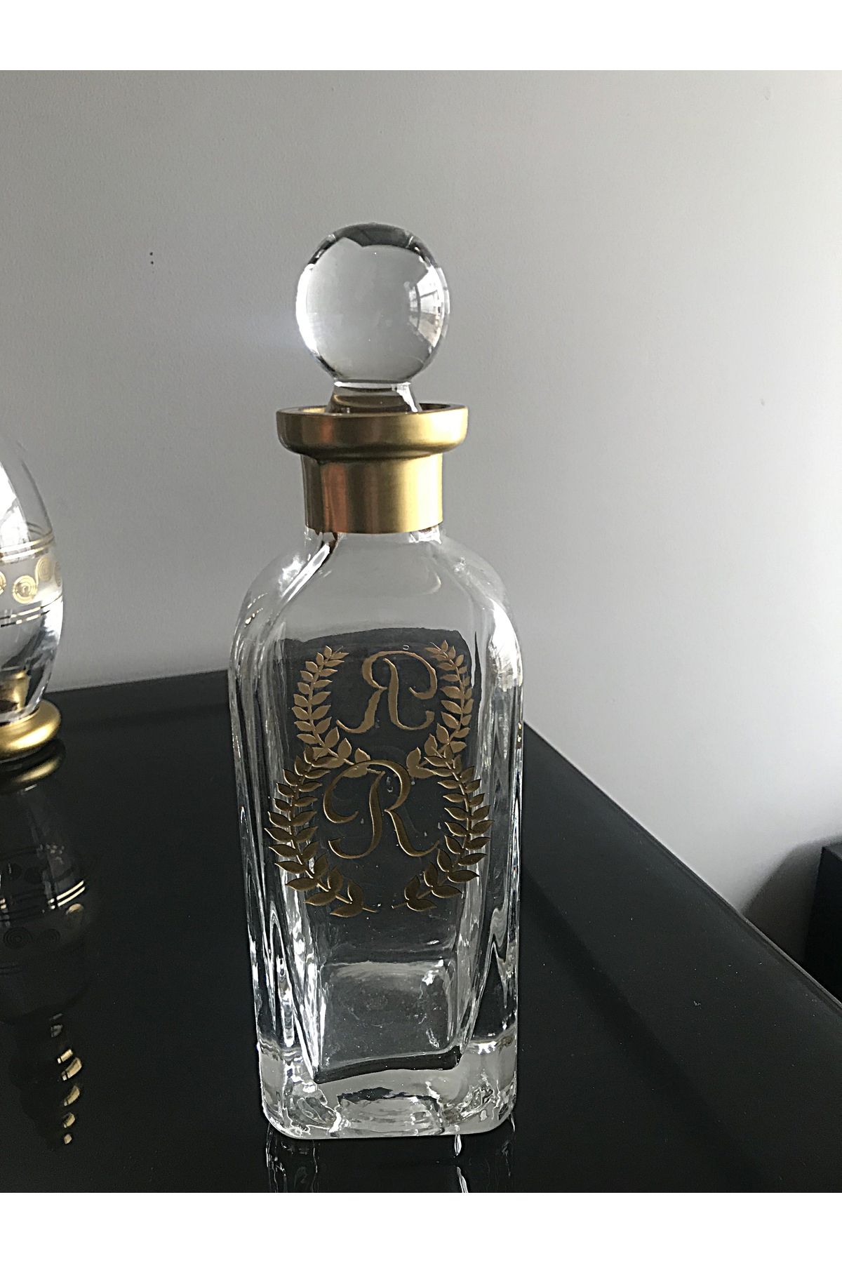 DECOSTYLE Kişiye özel gold Dikdörtgen Lüx Viski Şişesi R HARFLİ