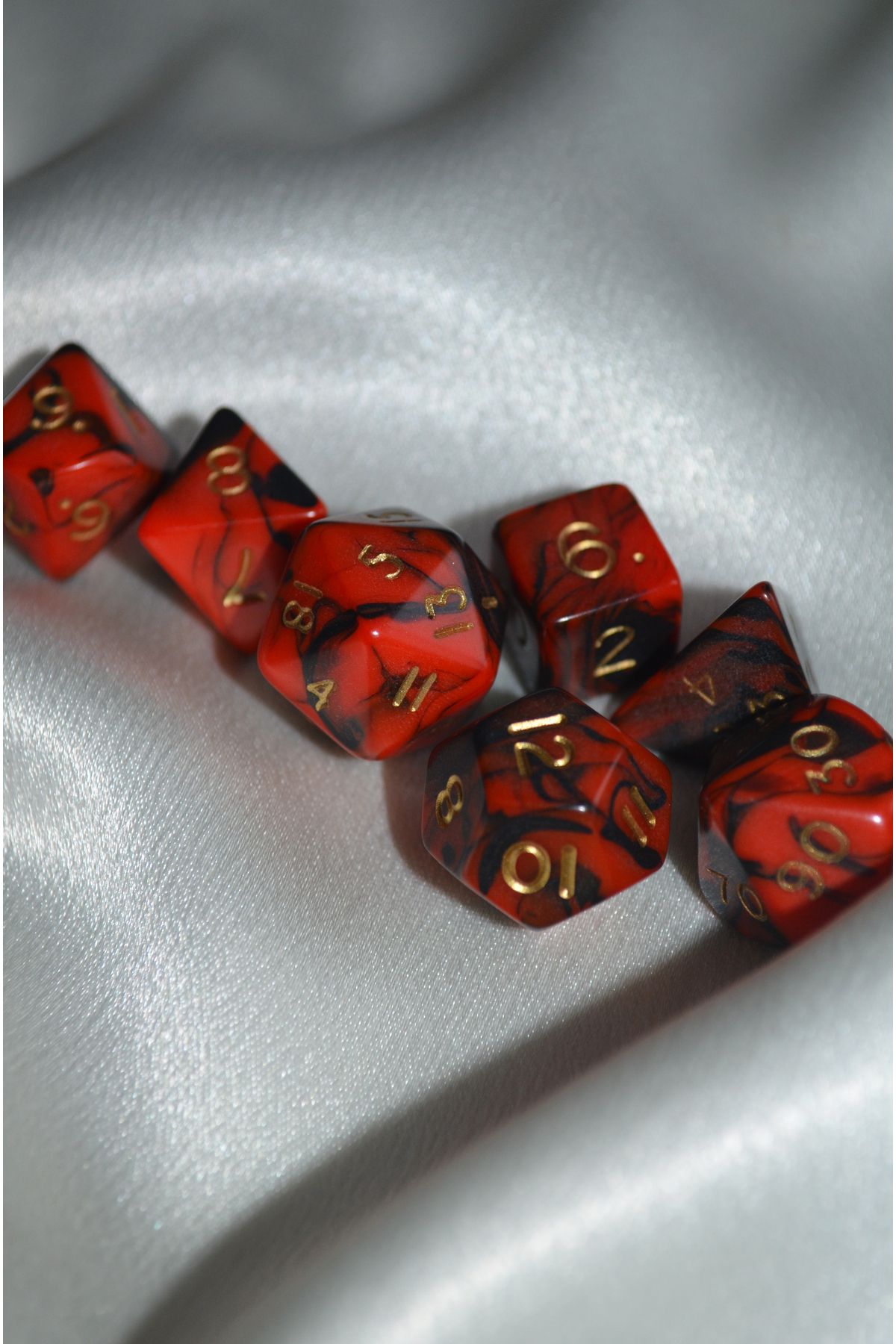 DiceLand DND RPG Dungeons and Dragons 7'li Karanlık Ateş Kırmızı ve Siyah Zar Seti
