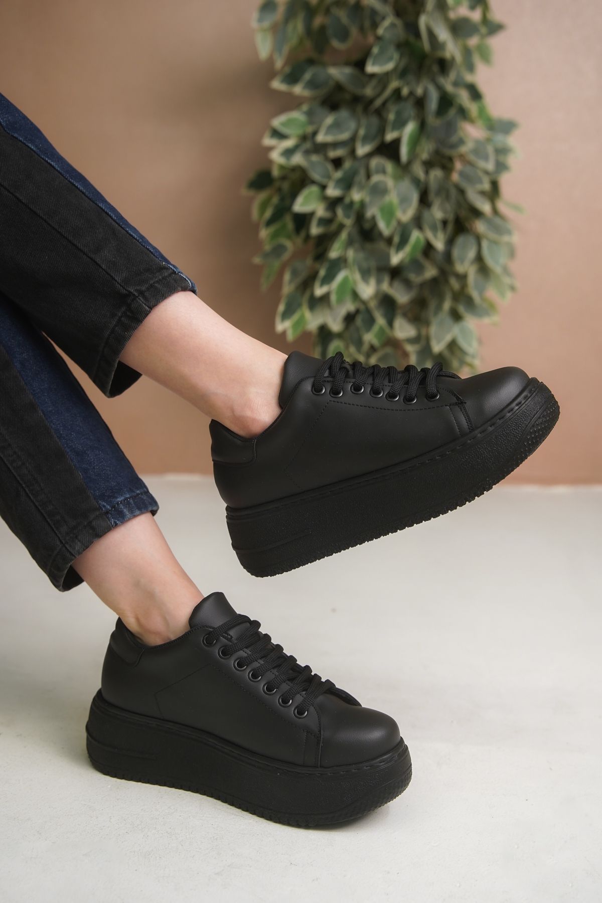 Craftique Siyah Kadın Sneaker Spor Ayakkabı Kalın Yüksek Tabanlı Bağcıklı Hafif Günlük ve Şık Kullanım