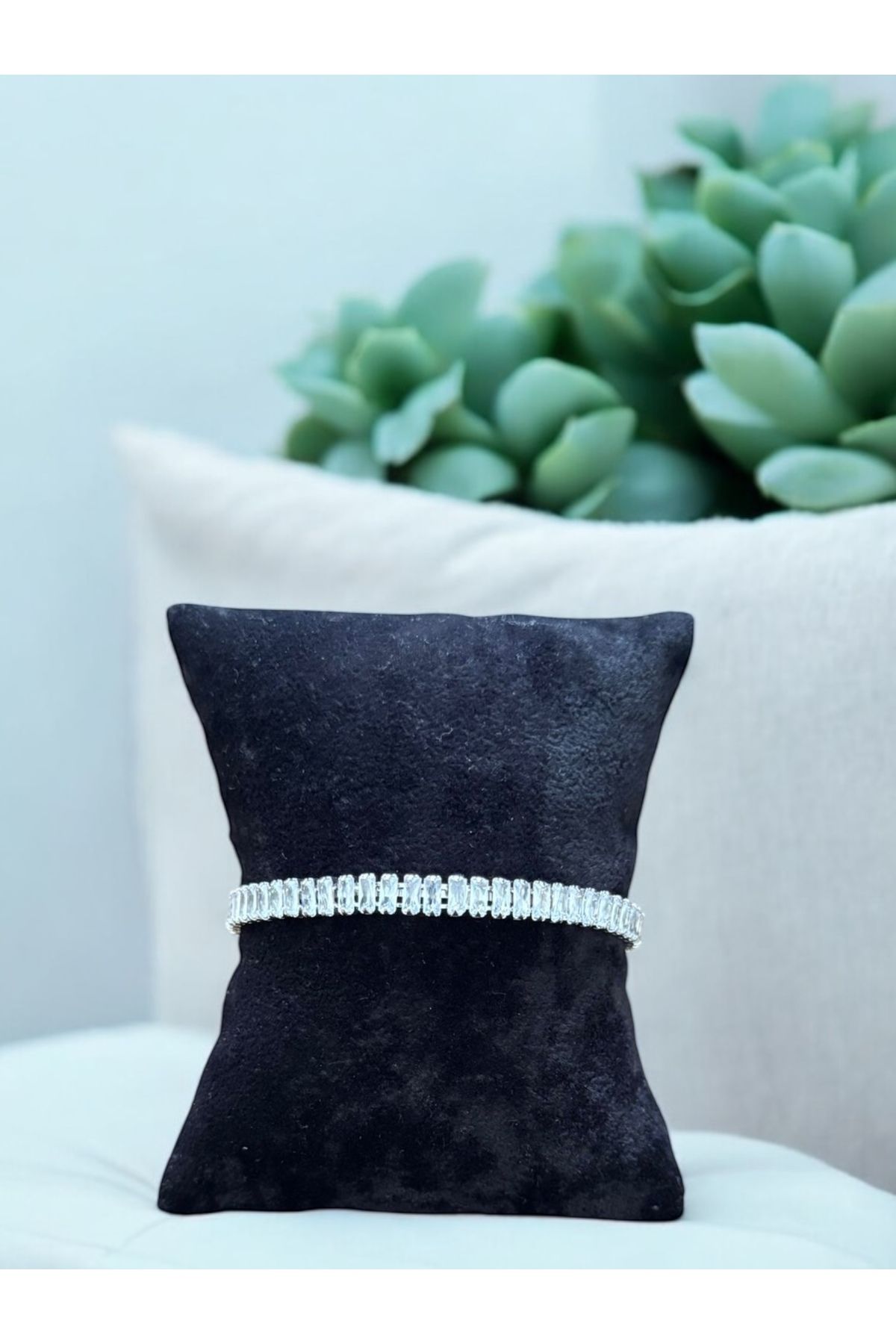 Constanza Exclusive Baget Taşlı Çelik Bileklik Cns087-1