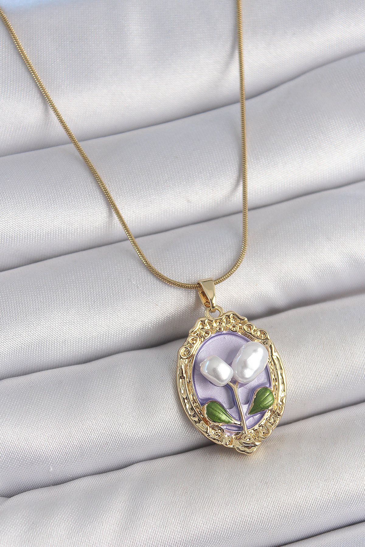 callerrons accessories Gold Renk Mor İncili Çiçek İşlemeli Portre Model Kadın Kolye - EBJ250519W33931